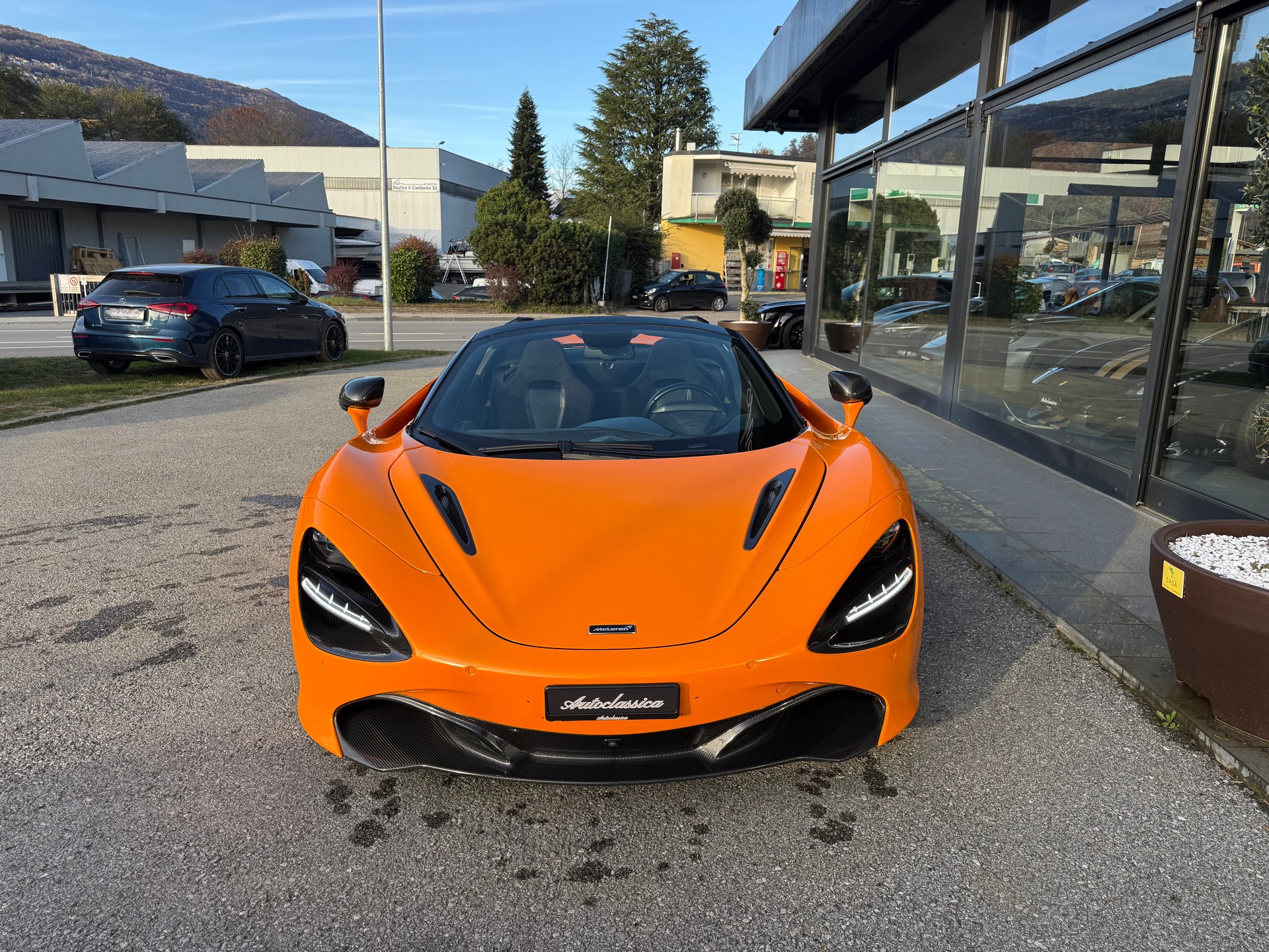 McLAREN 720S Spider Performance 4.0 V8 SSG-showroom-element-1