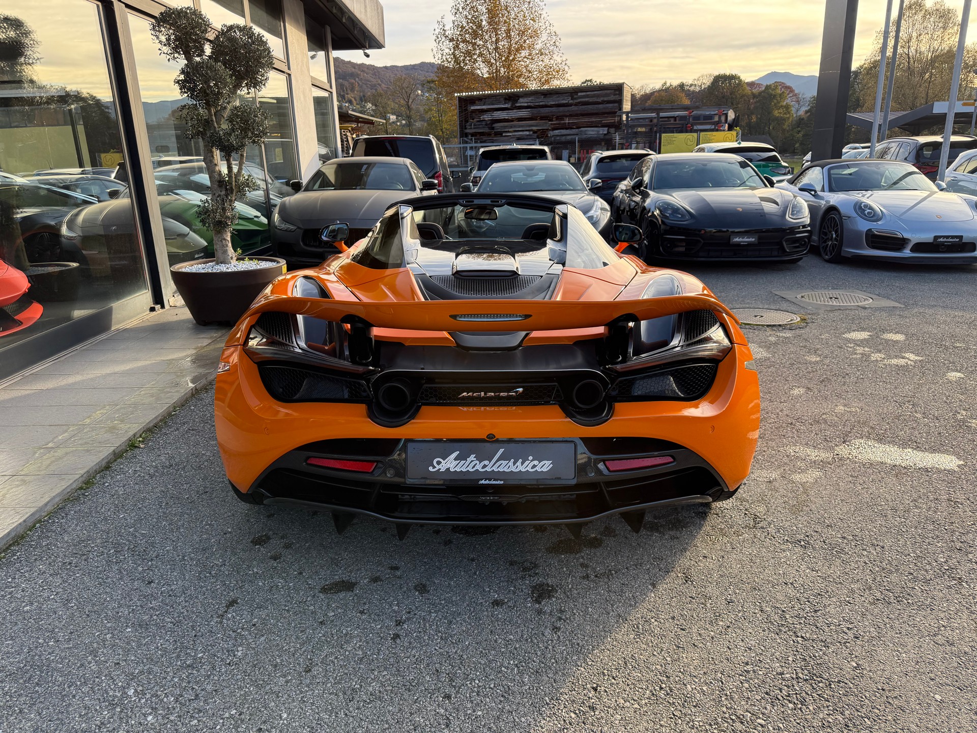 McLAREN 720S Spider Performance 4.0 V8 SSG-showroom-element-2