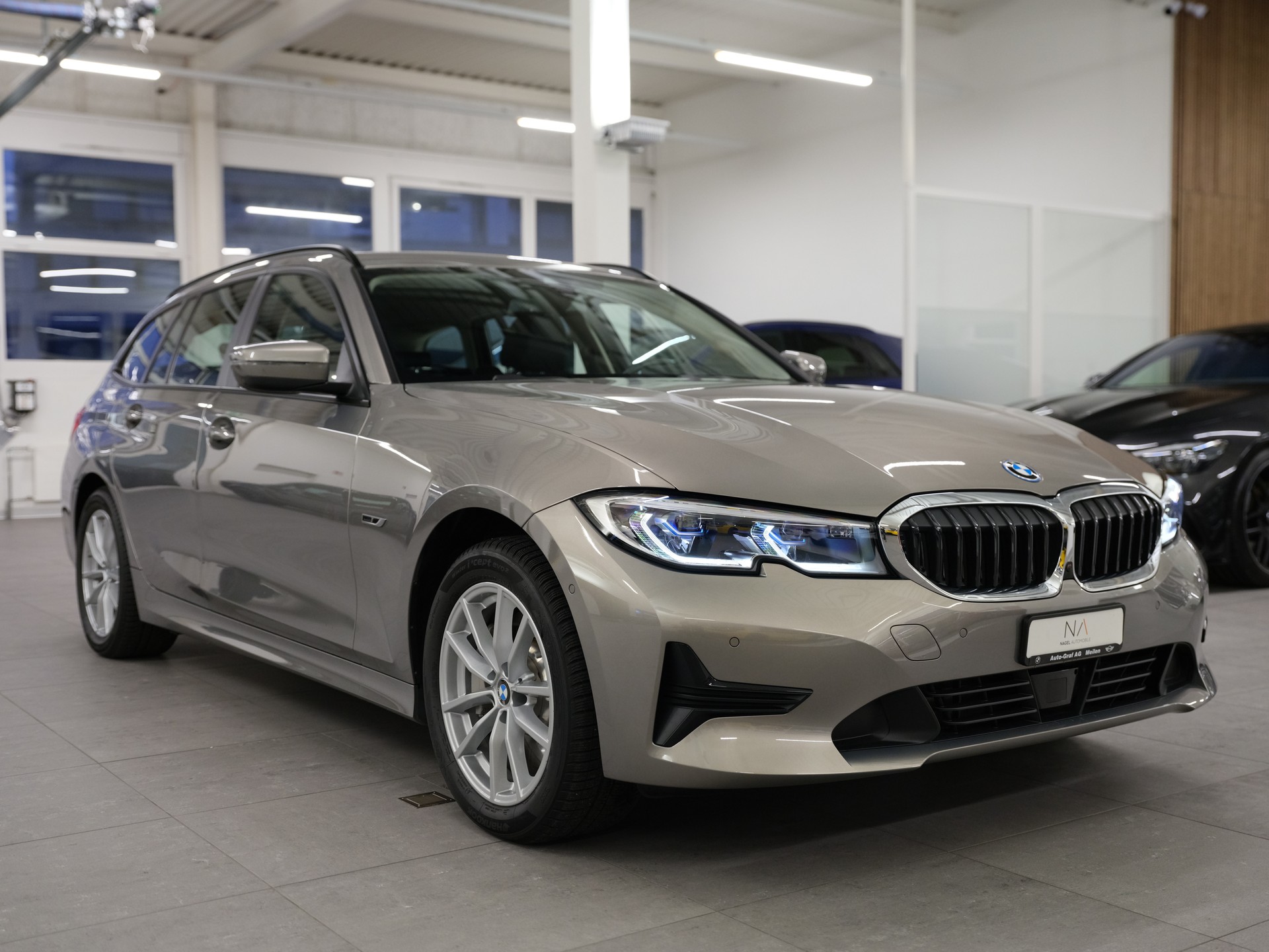 BMW 330e x DriveTouring Steptronic *Laserlicht* *Driving Assistant* *Komfortzugang*-image-1