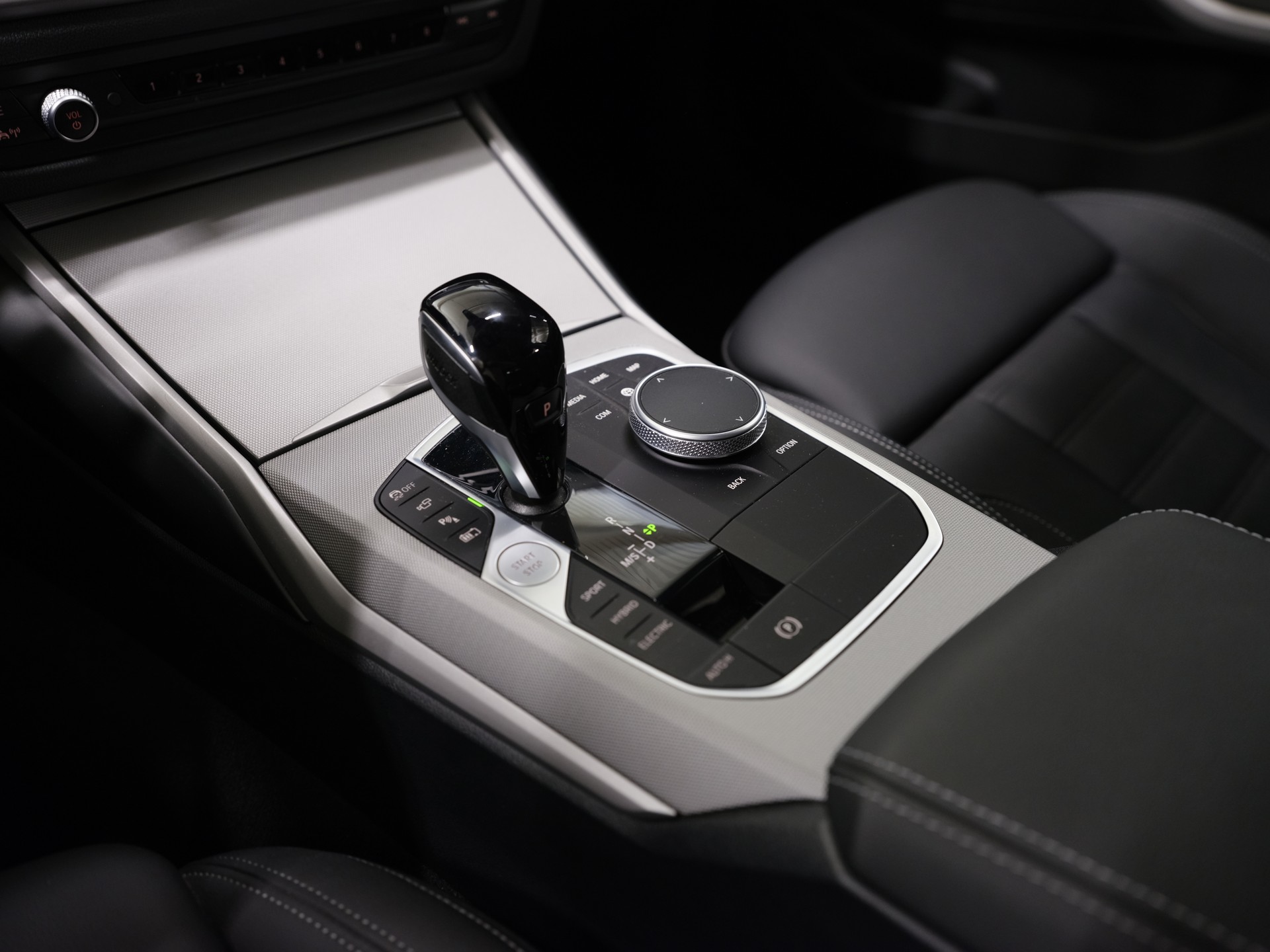 BMW 330e x DriveTouring Steptronic *Laserlicht* *Driving Assistant* *Komfortzugang*-image-16