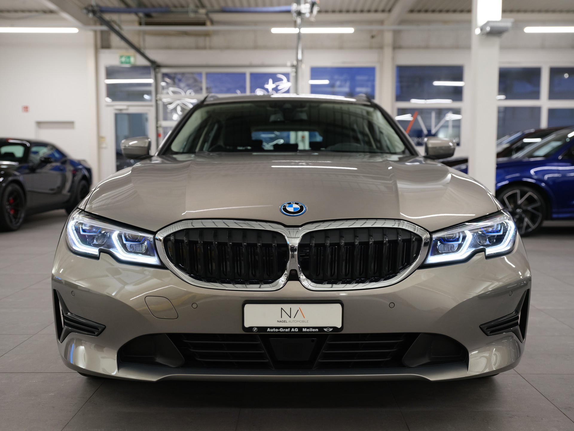 BMW 330e x DriveTouring Steptronic *Laserlicht* *Driving Assistant* *Komfortzugang*-image-2