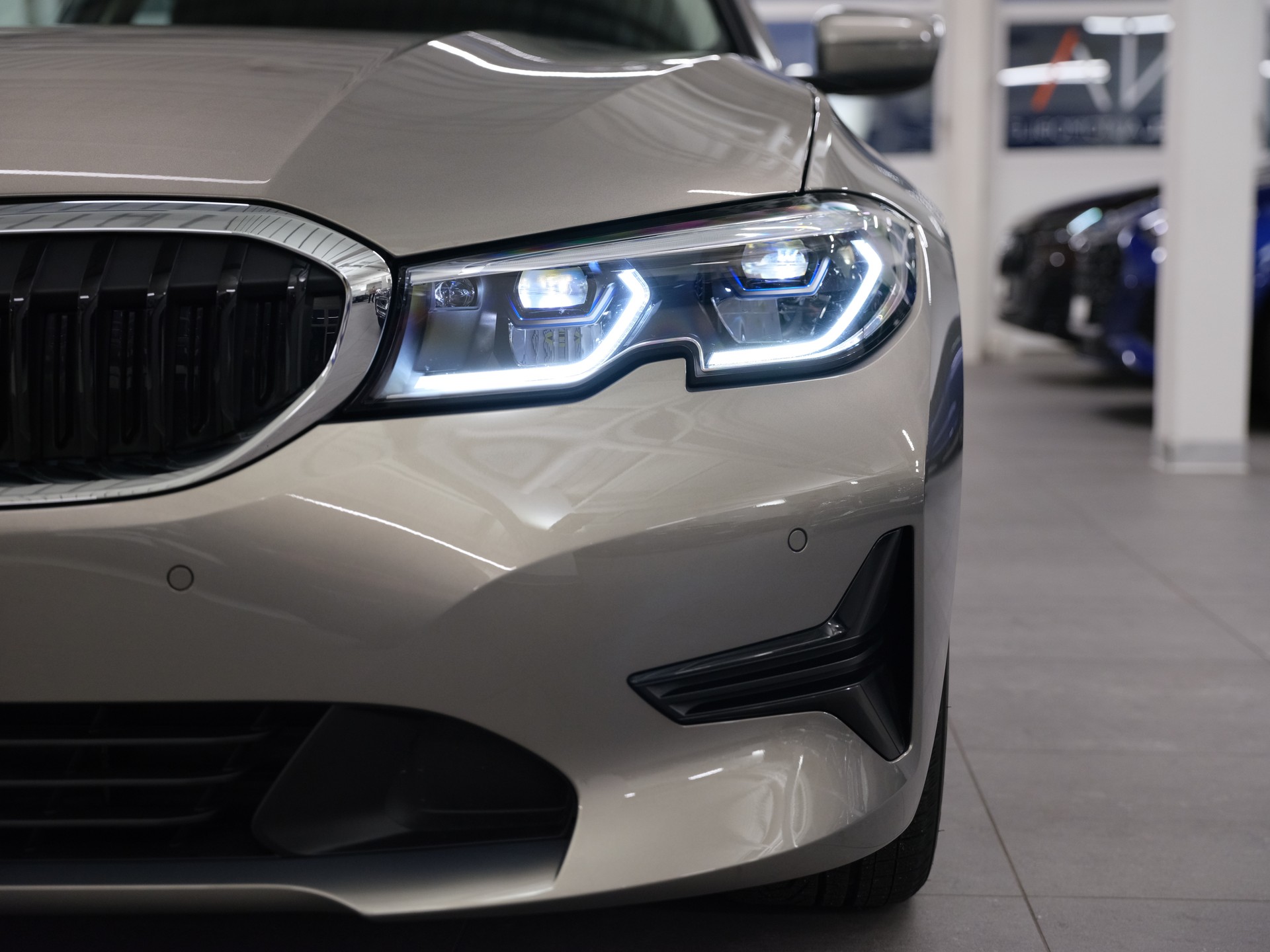 BMW 330e x DriveTouring Steptronic *Laserlicht* *Driving Assistant* *Komfortzugang*-image-6