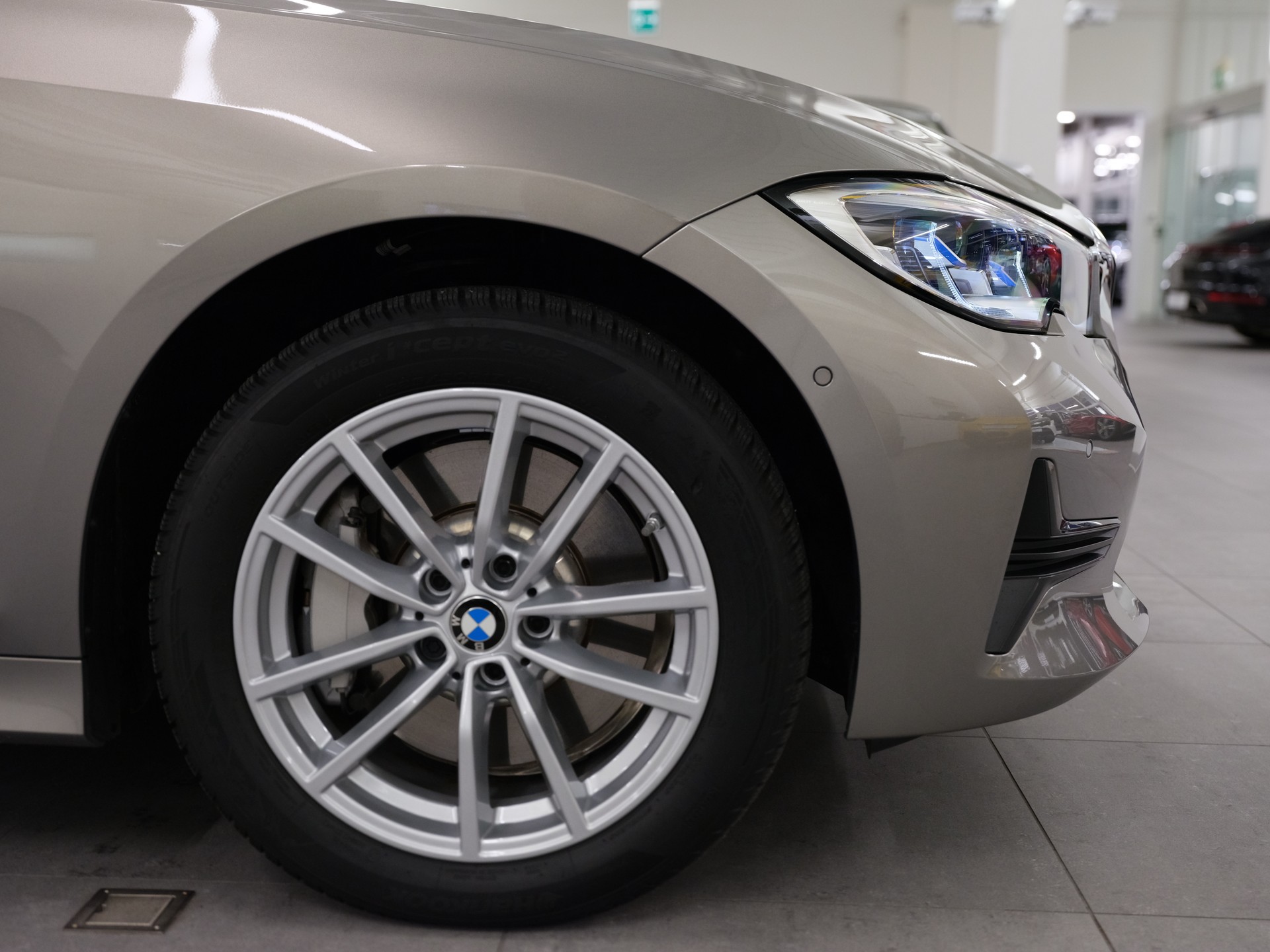 BMW 330e x DriveTouring Steptronic *Laserlicht* *Driving Assistant* *Komfortzugang*-image-5