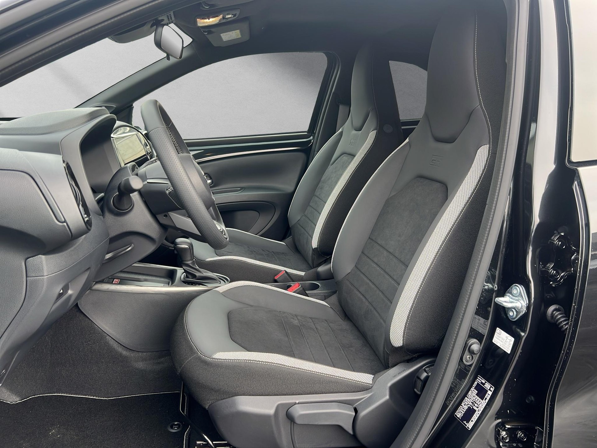 TOYOTA Aygo X 1.5 VVT-i HSD GR Sport-image-7