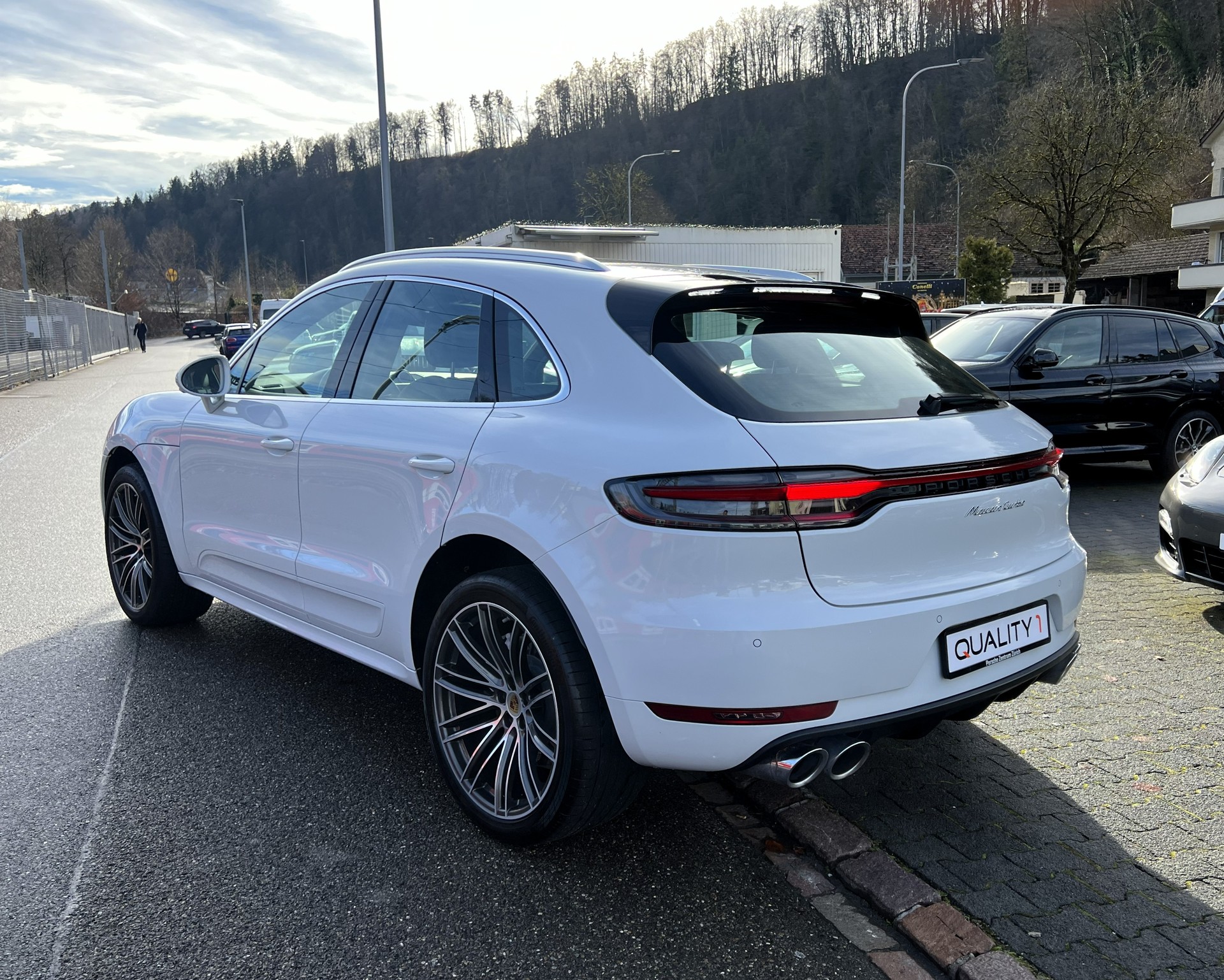 PORSCHE Macan Turbo PDK-showroom-element-2
