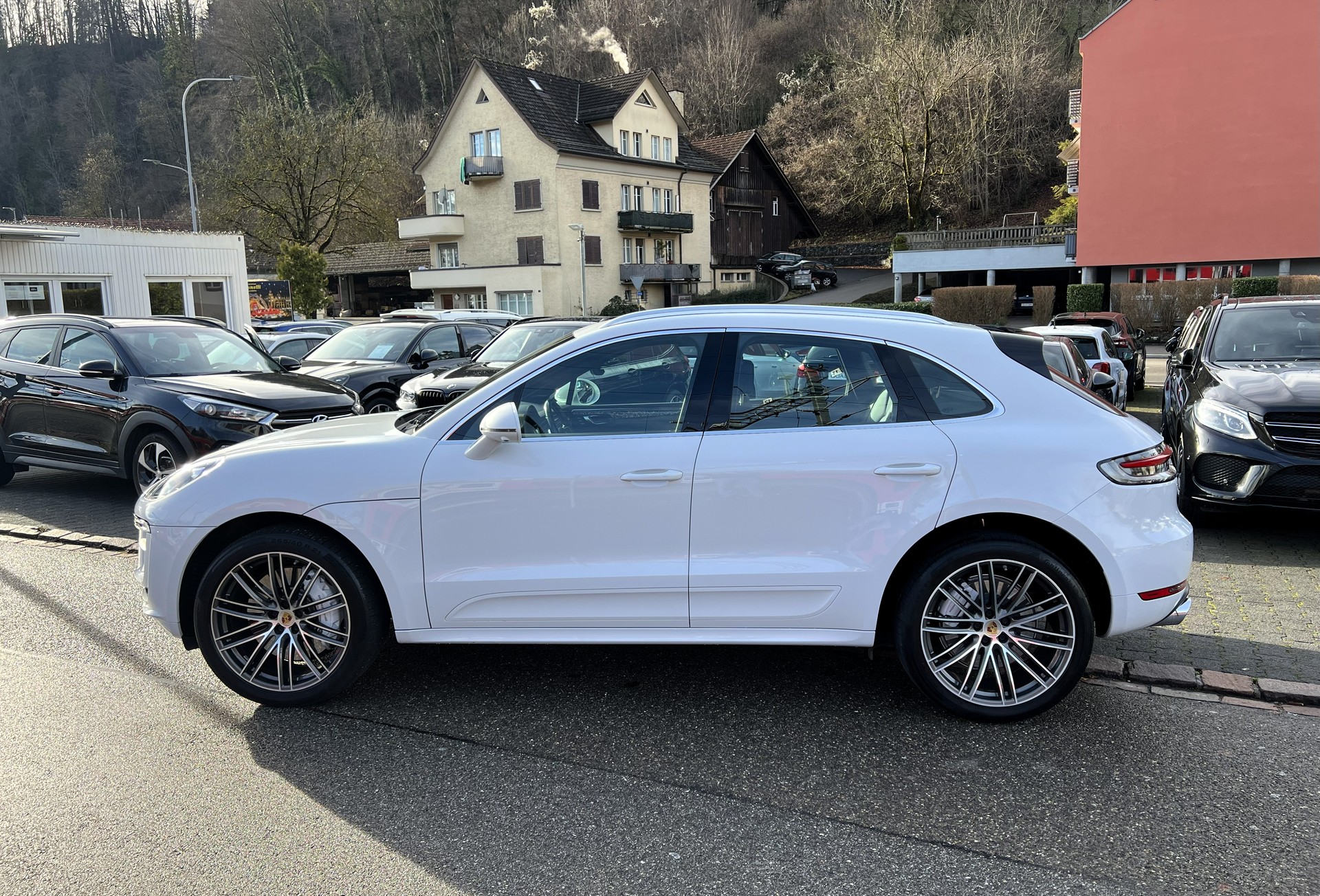 PORSCHE Macan Turbo PDK-showroom-element-1