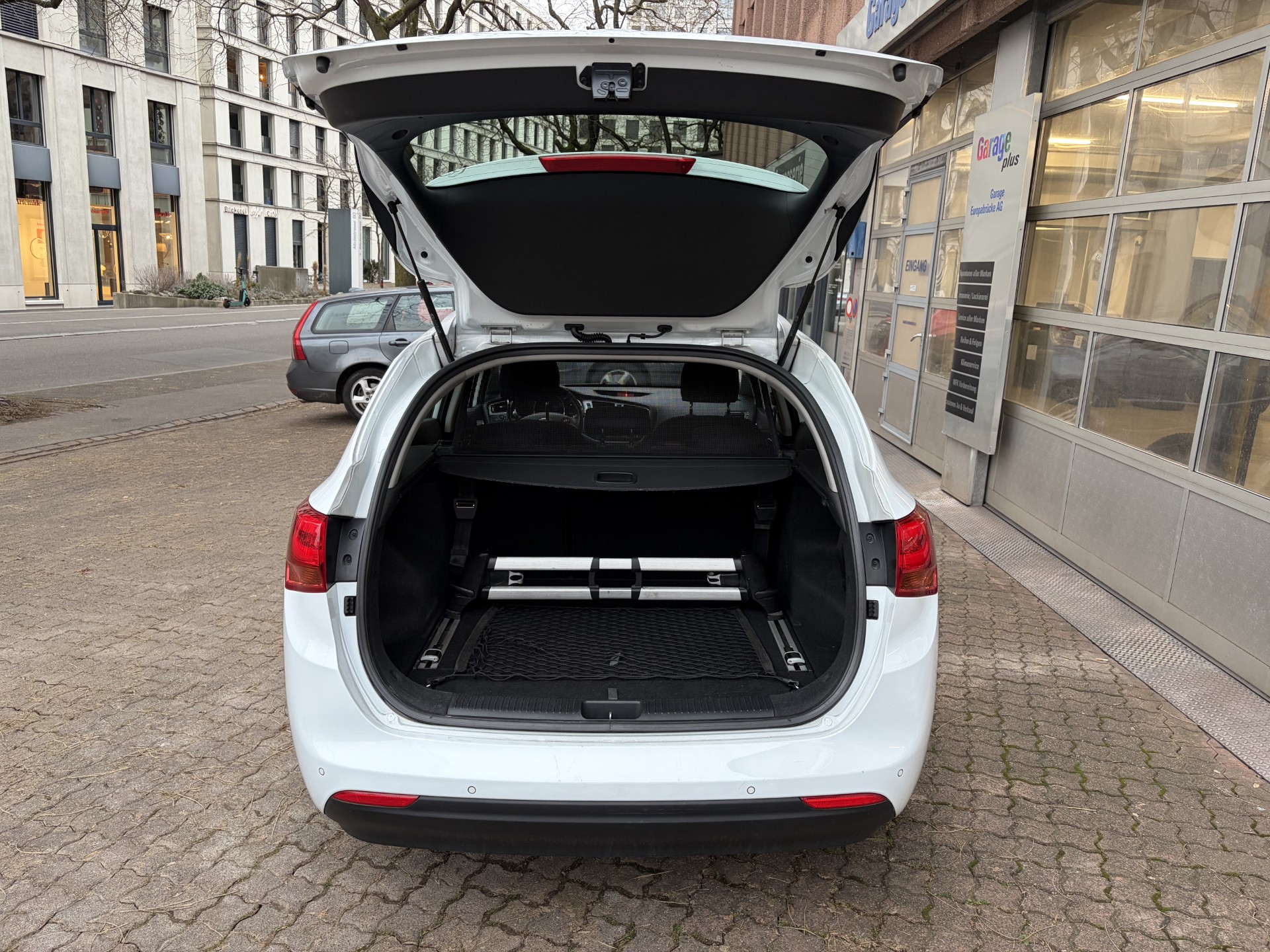 KIA Cee'd Sportswagon 1.6 GDi Trend-image-8