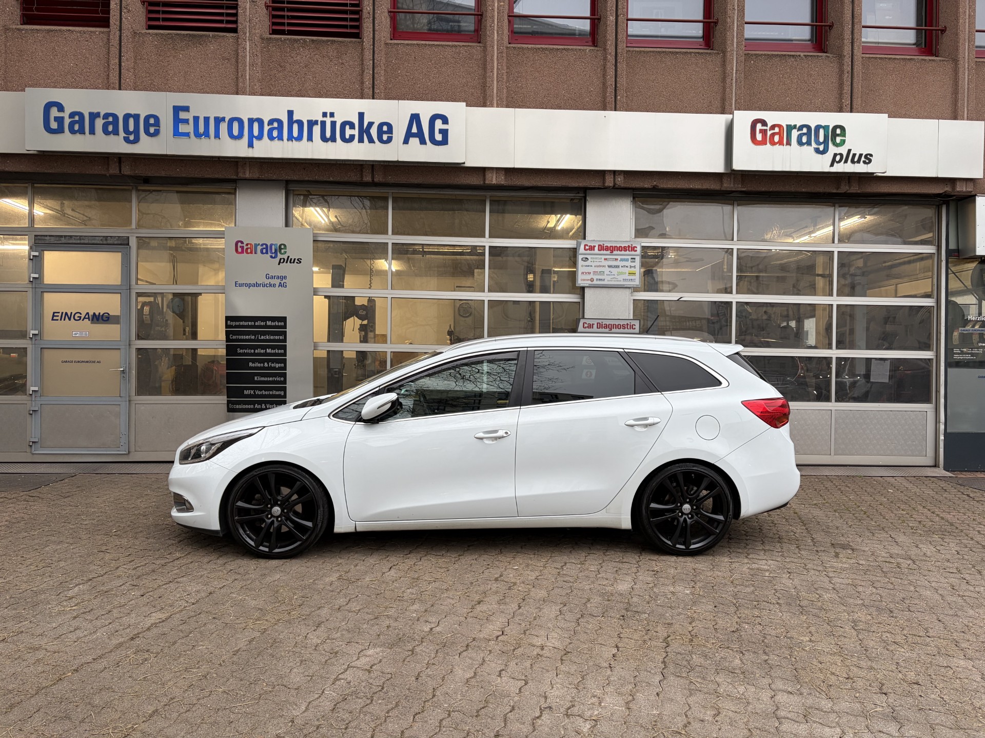 KIA Cee'd Sportswagon 1.6 GDi Trend-image-2
