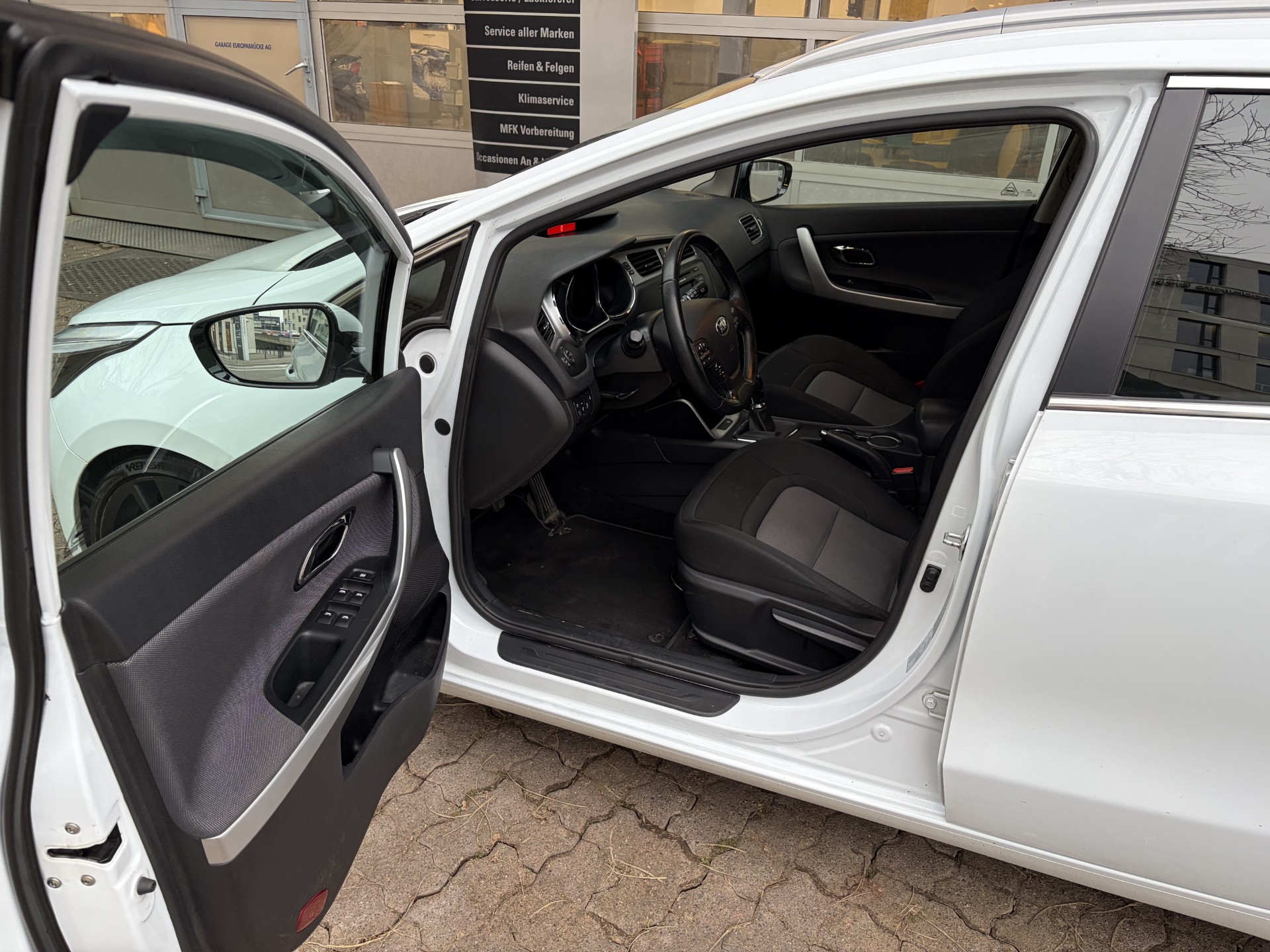 KIA Cee'd Sportswagon 1.6 GDi Trend-image-5