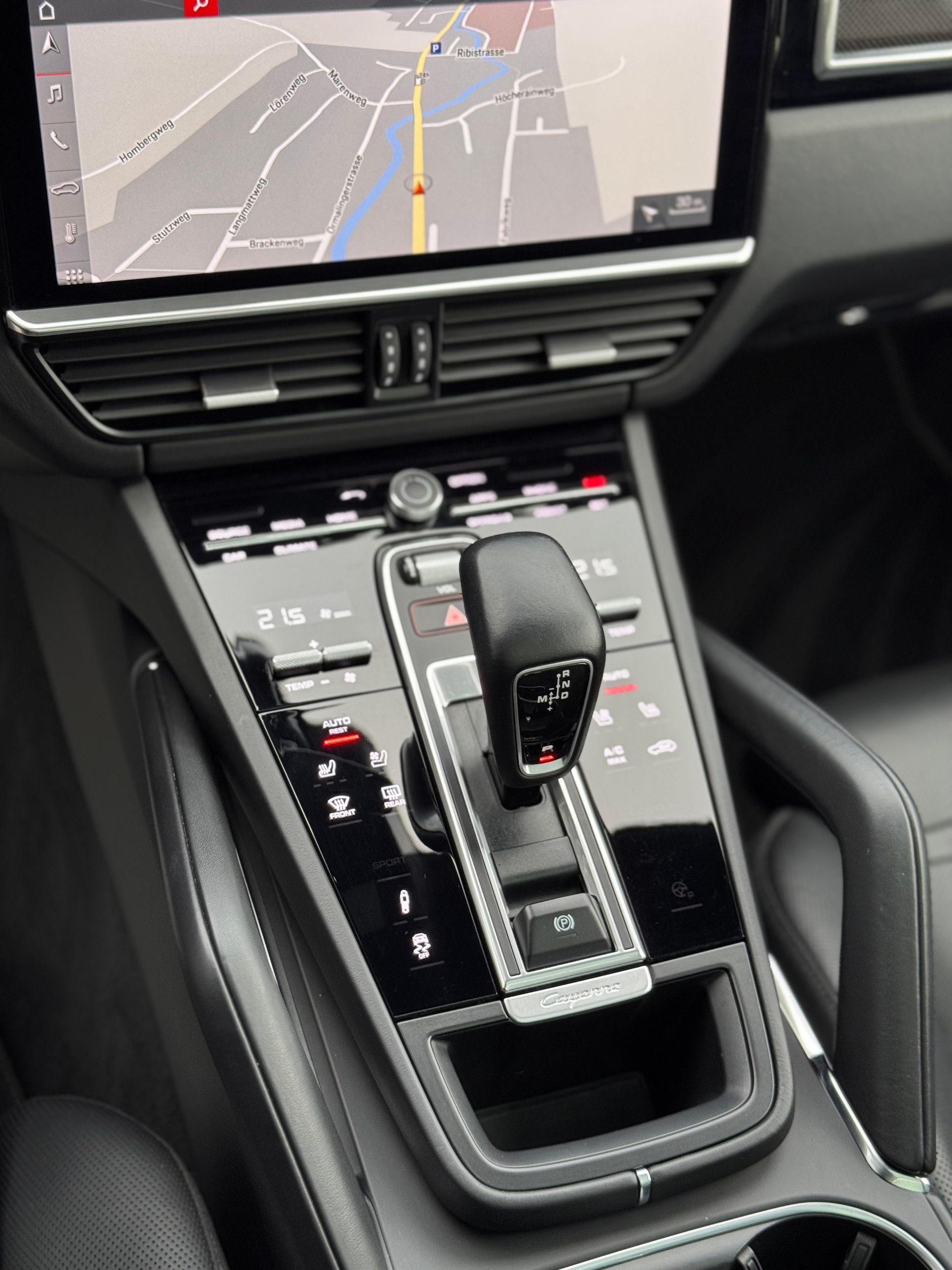 PORSCHE Cayenne Turbo-image-13