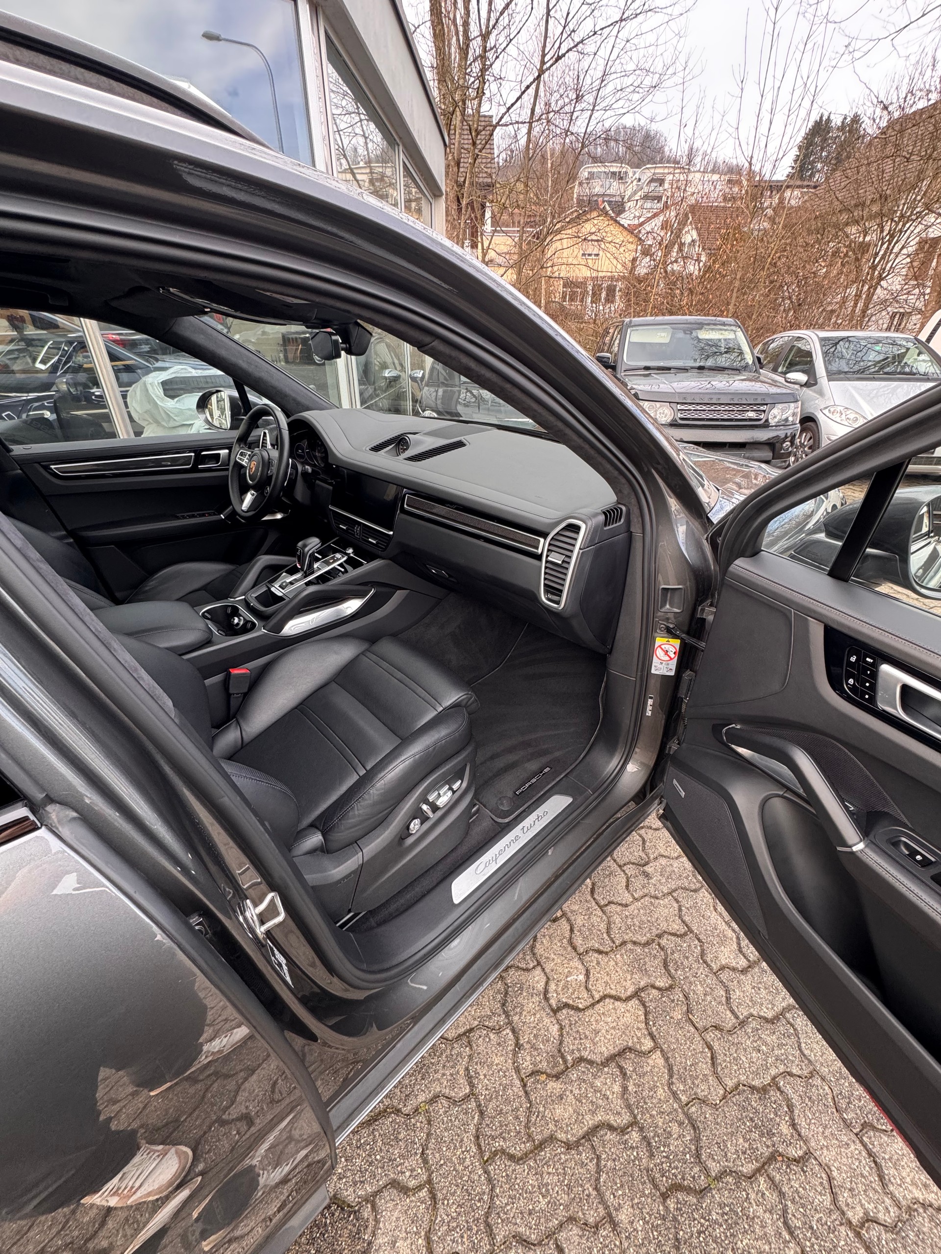 PORSCHE Cayenne Turbo-image-5
