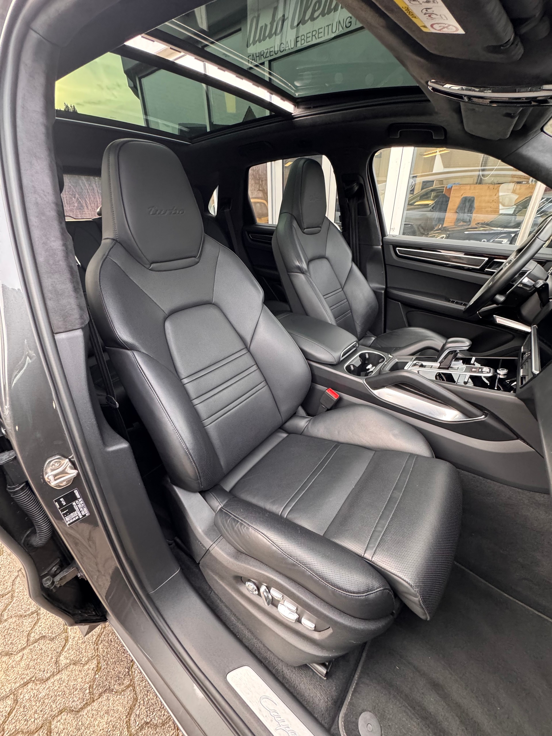 PORSCHE Cayenne Turbo-image-6
