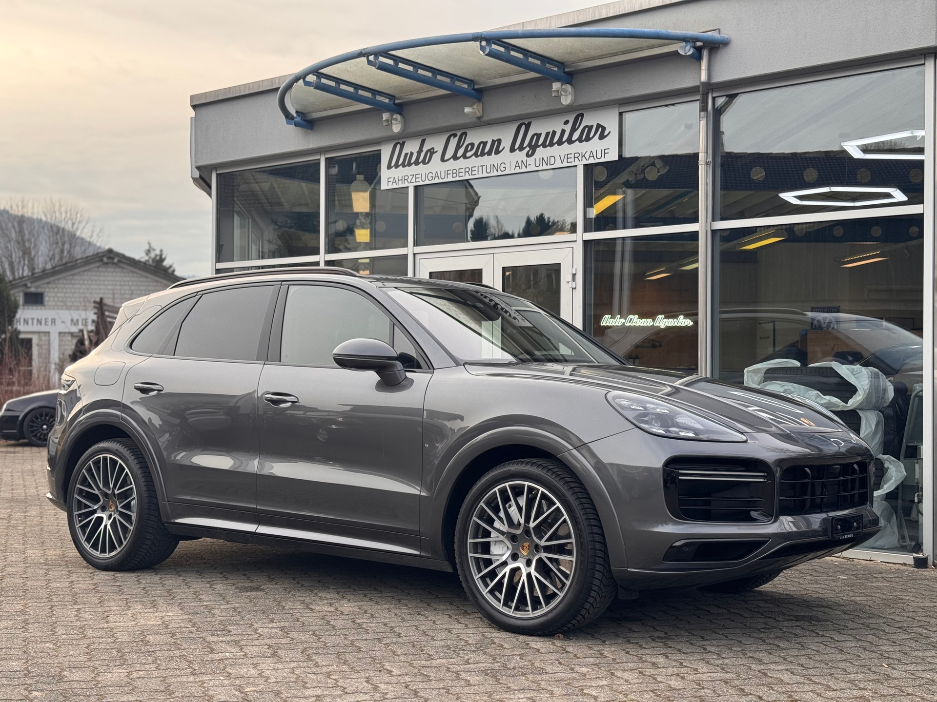 PORSCHE Cayenne Turbo-image-0