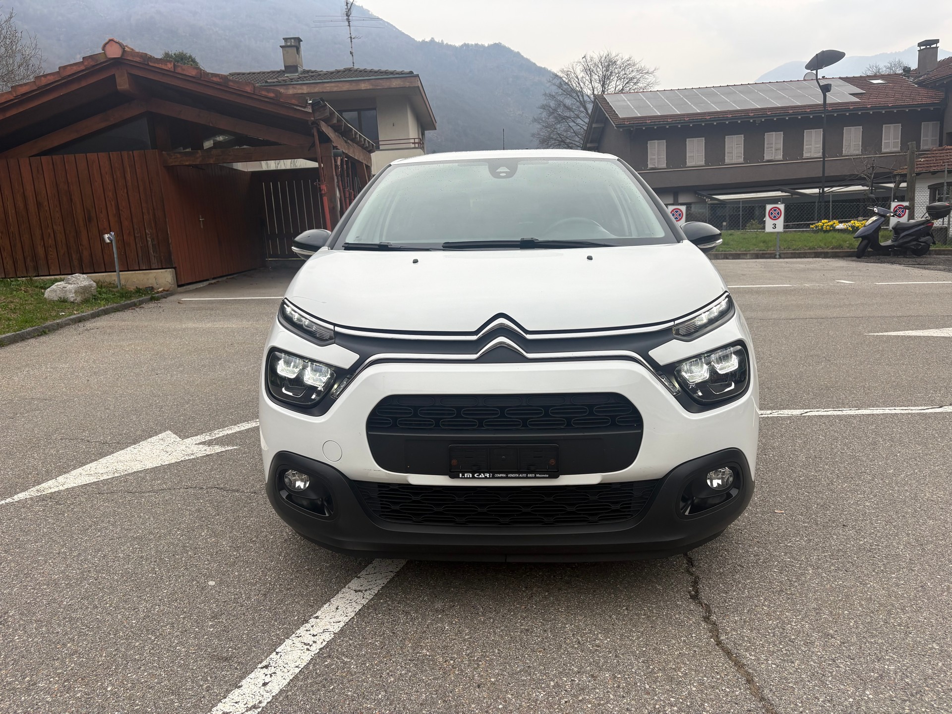 CITROEN C3 1.2i PureTech Swiss Edition EAT6-image-1