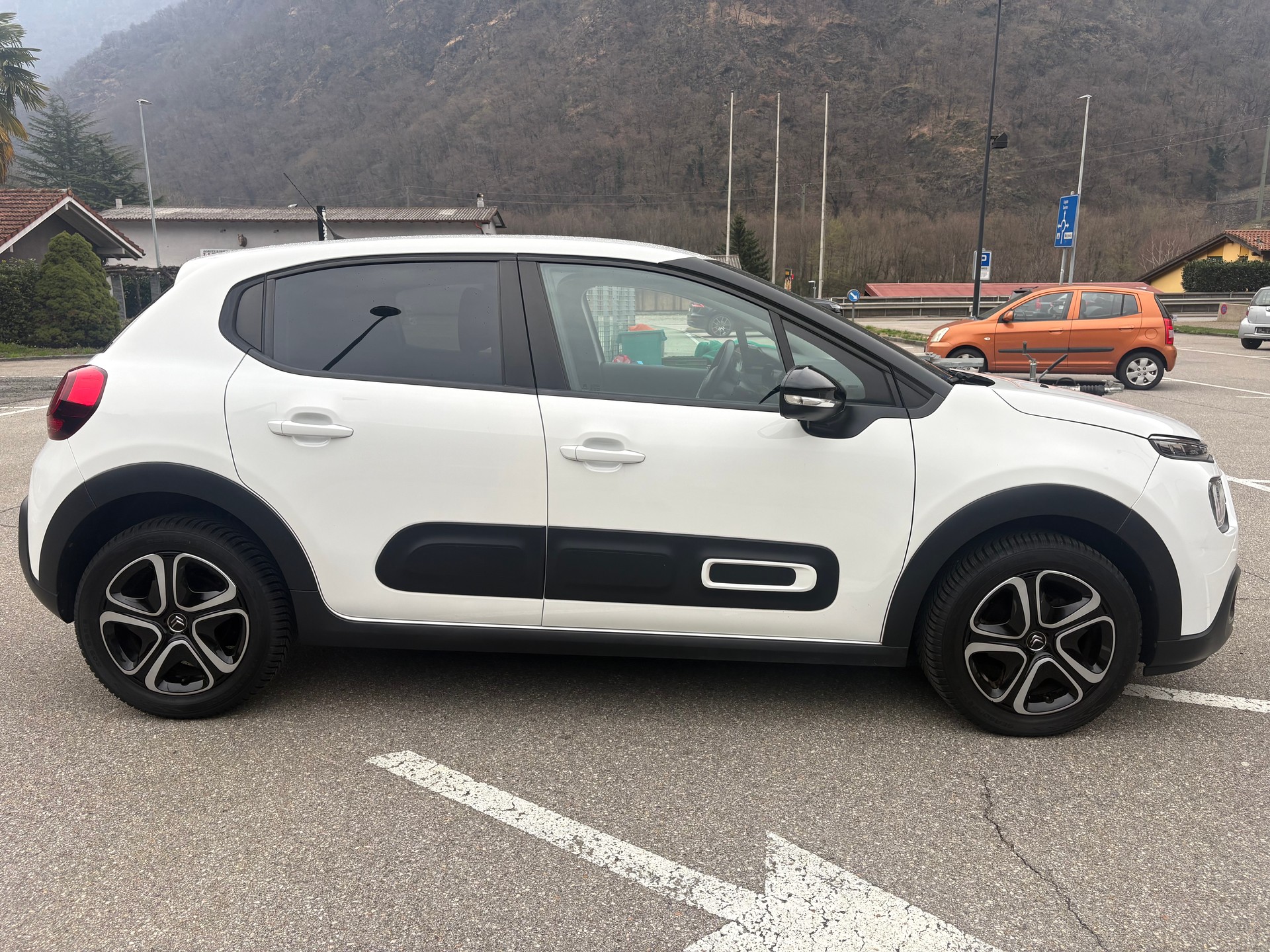 CITROEN C3 1.2i PureTech Swiss Edition EAT6-image-5