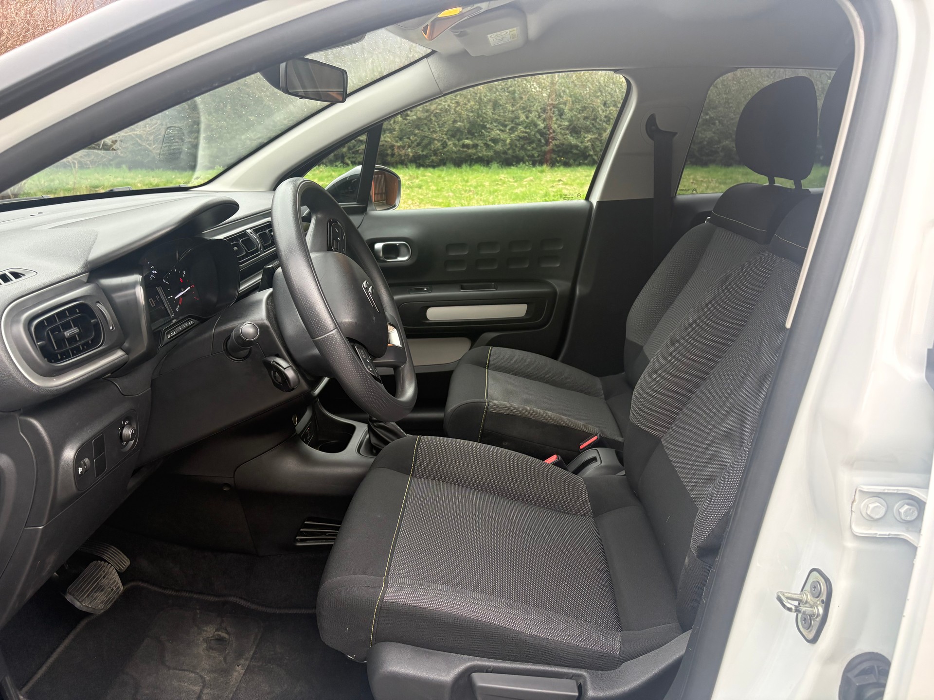 CITROEN C3 1.2i PureTech Swiss Edition EAT6-image-8