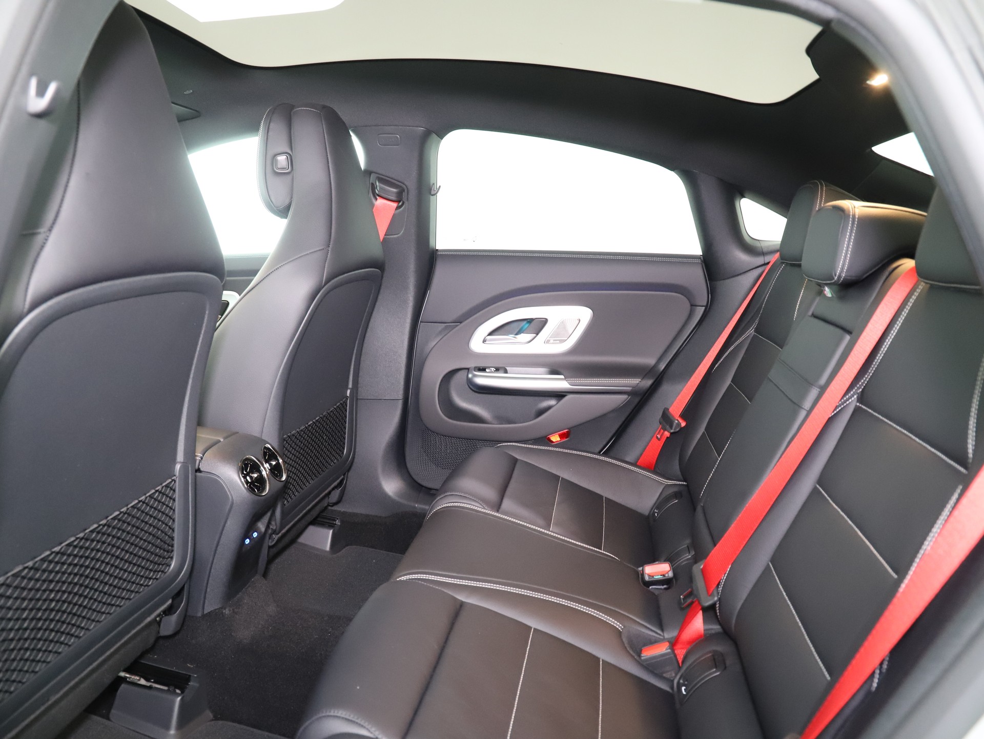 MERCEDES-BENZ CLA 220 8G-DCT 4Matic-image-10