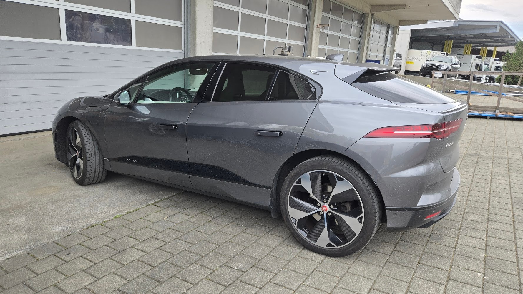 JAGUAR I-Pace EV400 SE AWD-image-2
