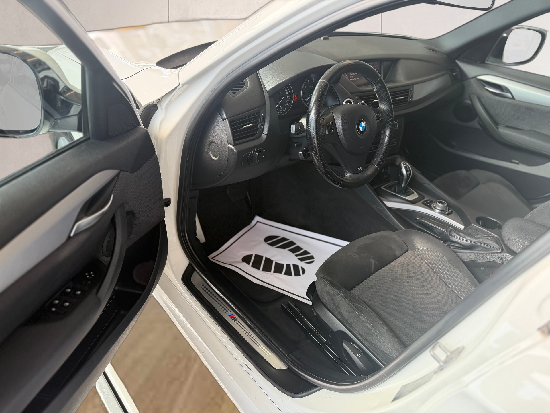 BMW X1 sDrive 20i Steptronic-image-8