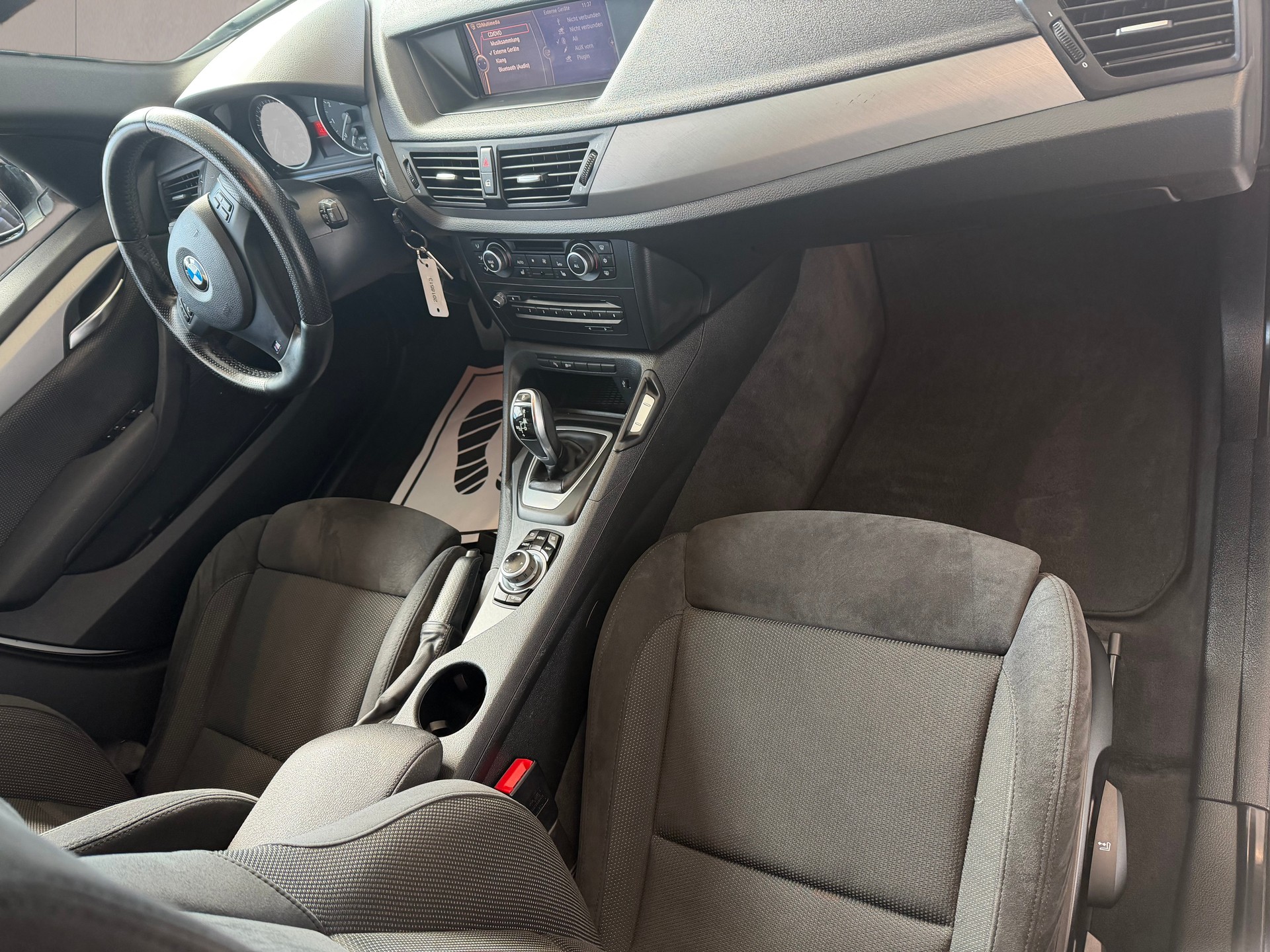 BMW X1 sDrive 20i Steptronic-image-7