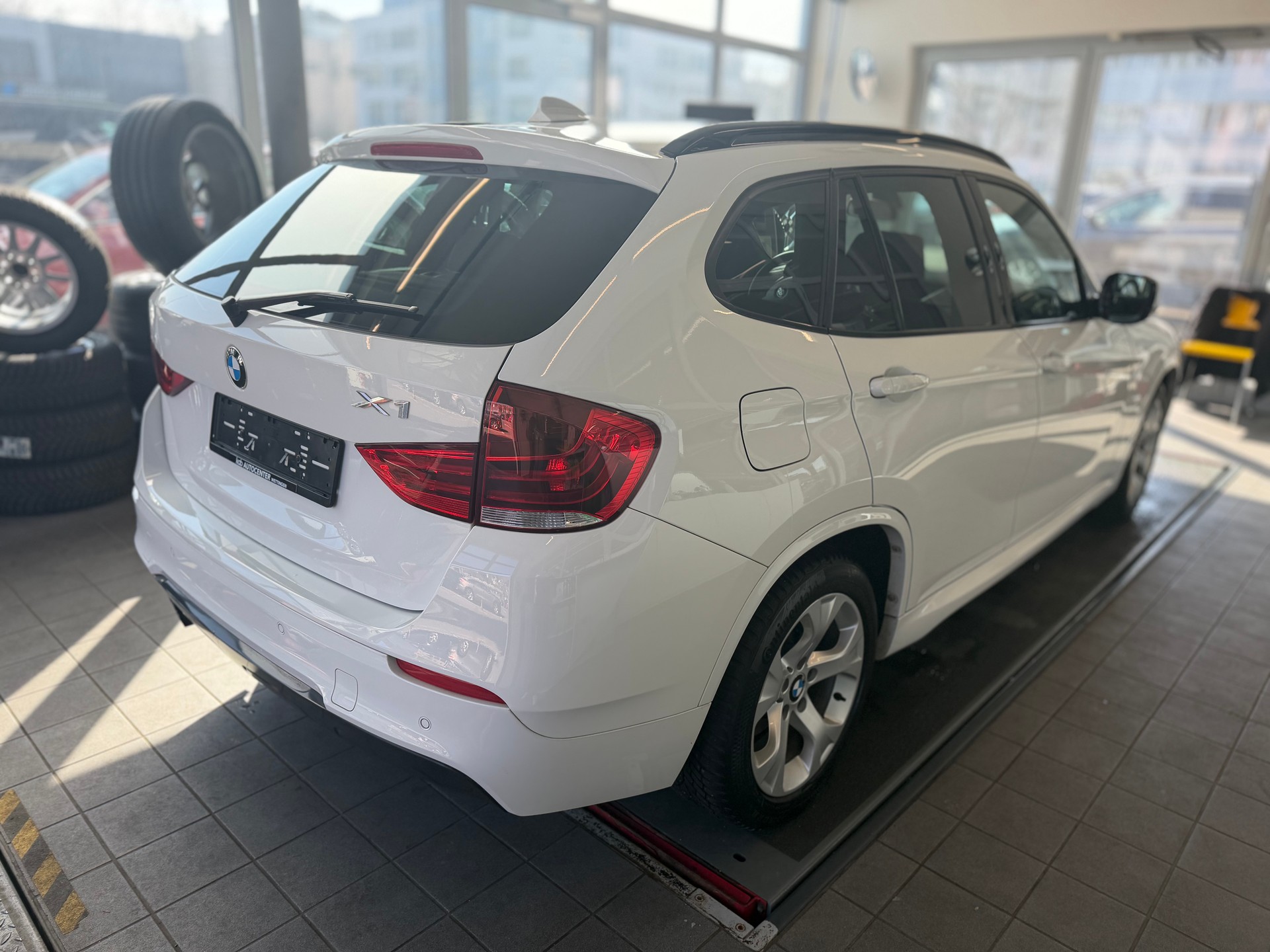 BMW X1 sDrive 20i Steptronic-image-3