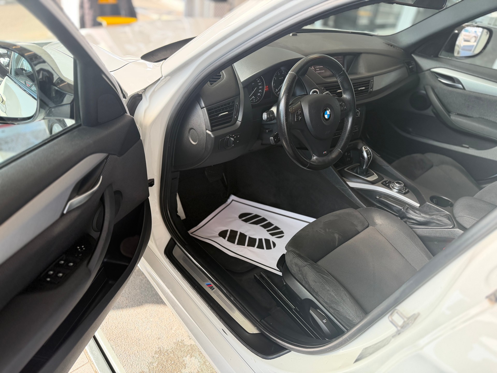 BMW X1 sDrive 20i Steptronic-image-8