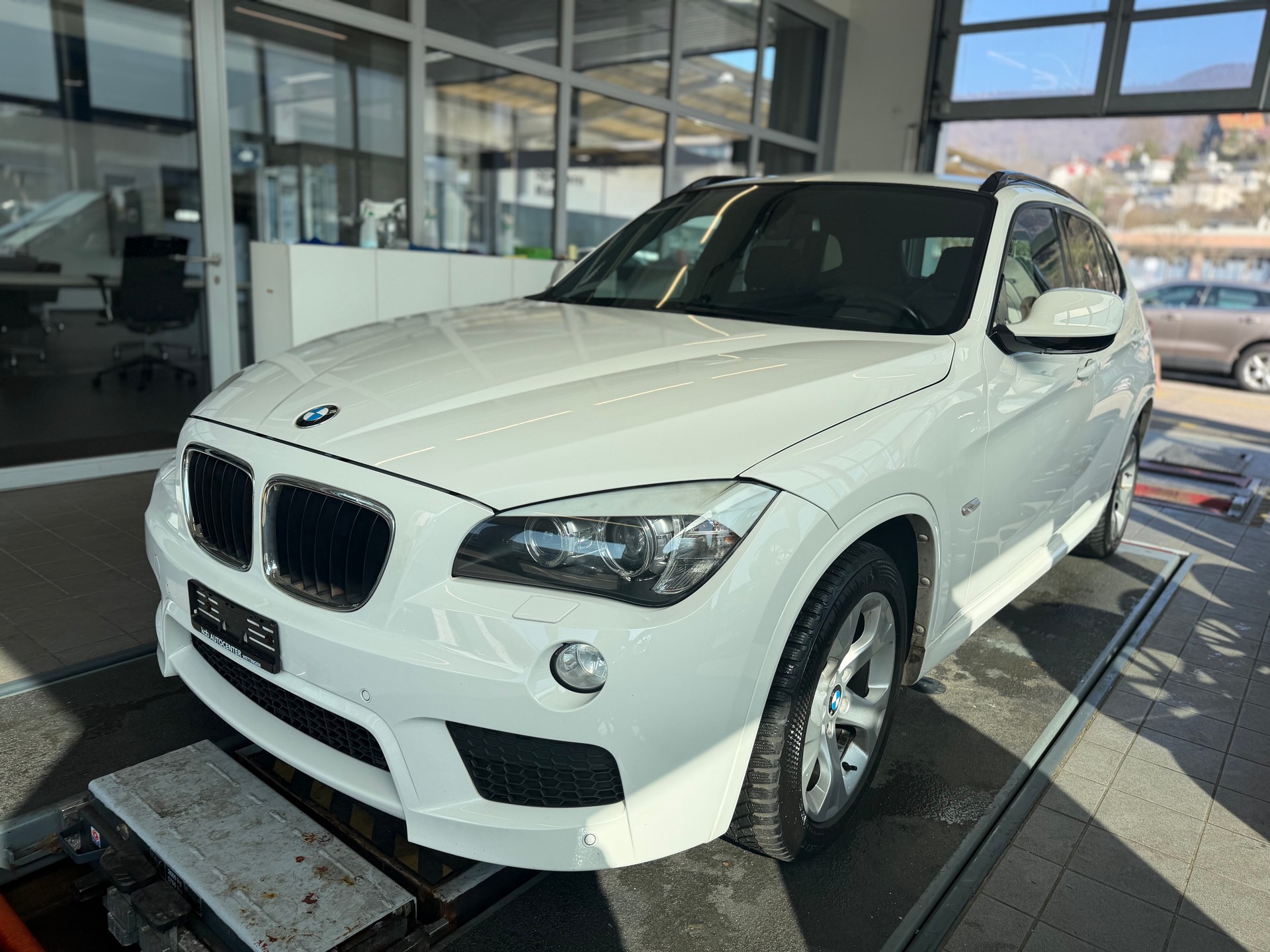 BMW X1 sDrive 20i Steptronic-image-0