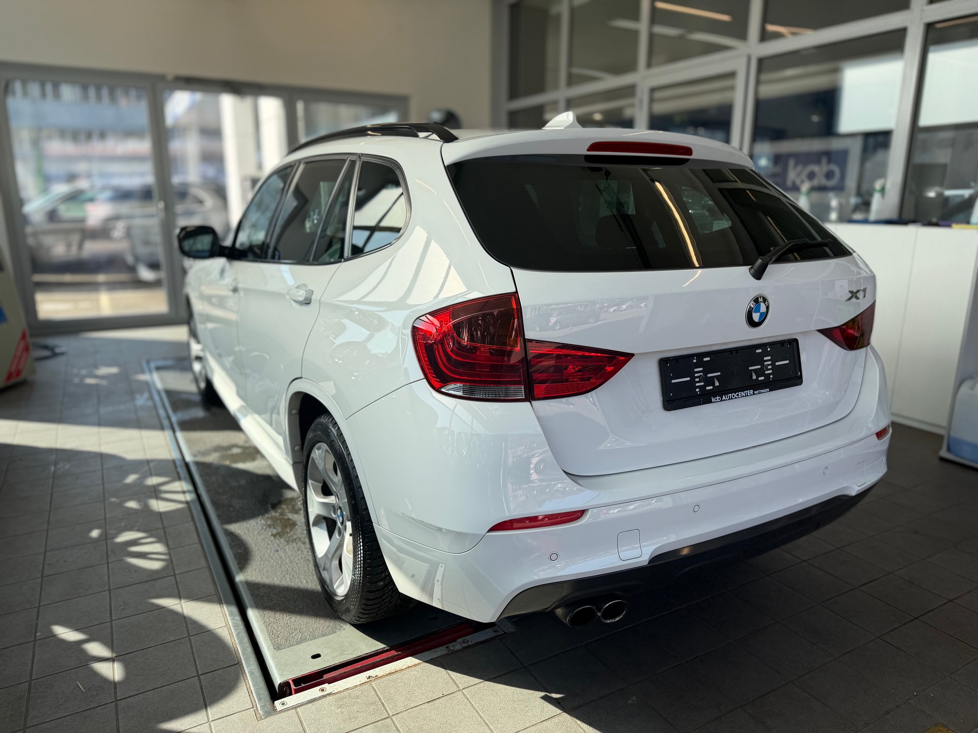 BMW X1 sDrive 20i Steptronic-image-5