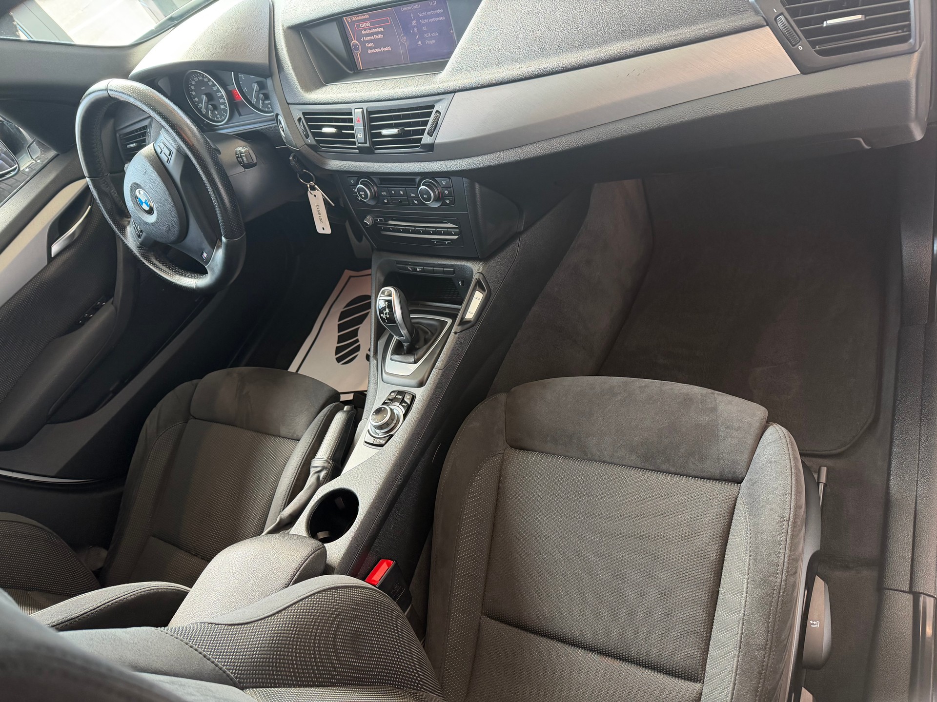BMW X1 sDrive 20i Steptronic-image-7