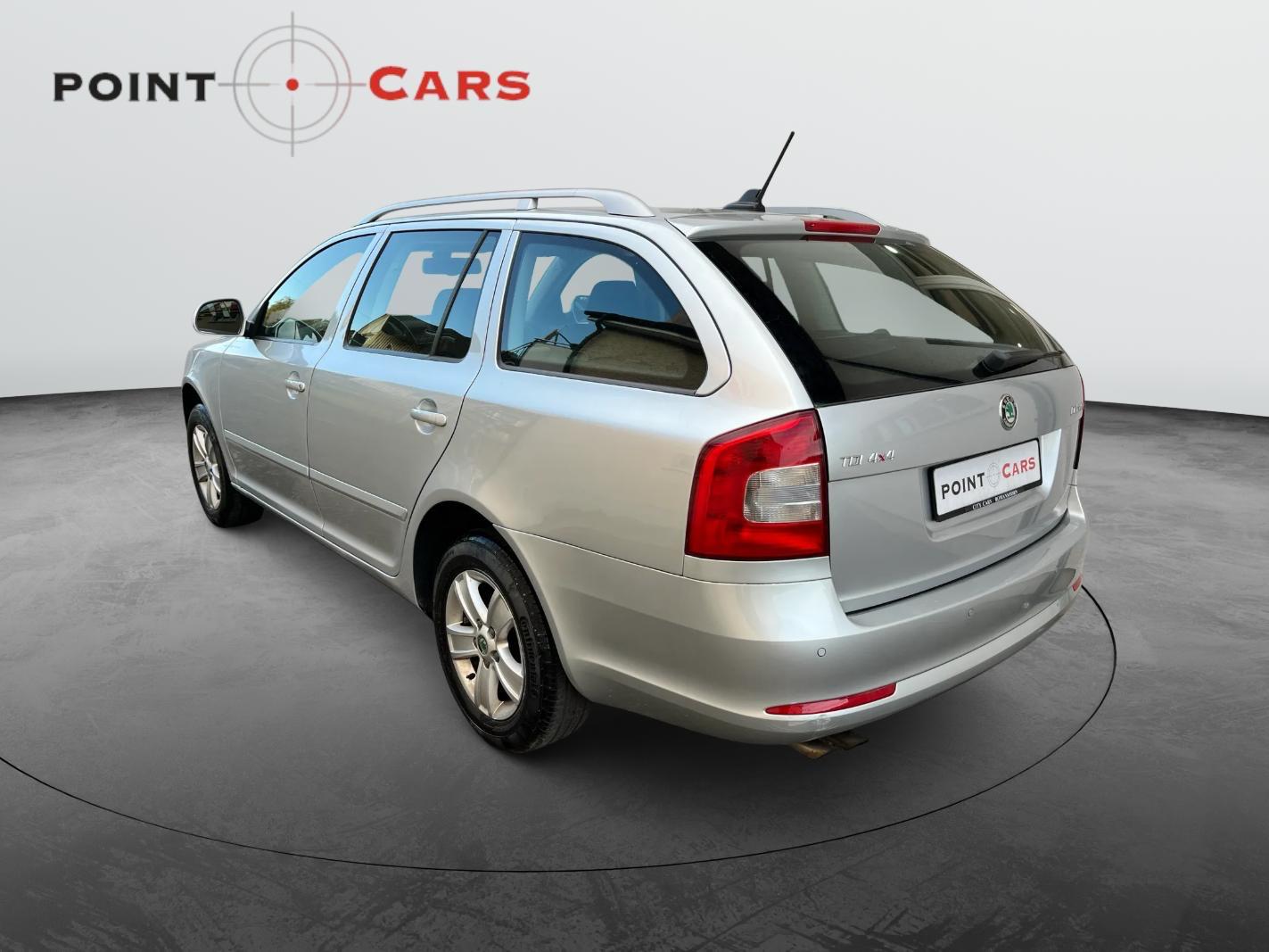 SKODA Octavia Combi 1.6 TDI Ambition 4x4-image-2