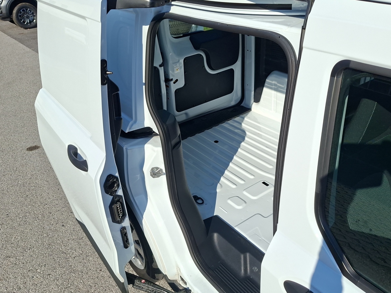 FORD Transit Courier Van 1.0 EcoBoost Trend-image-7