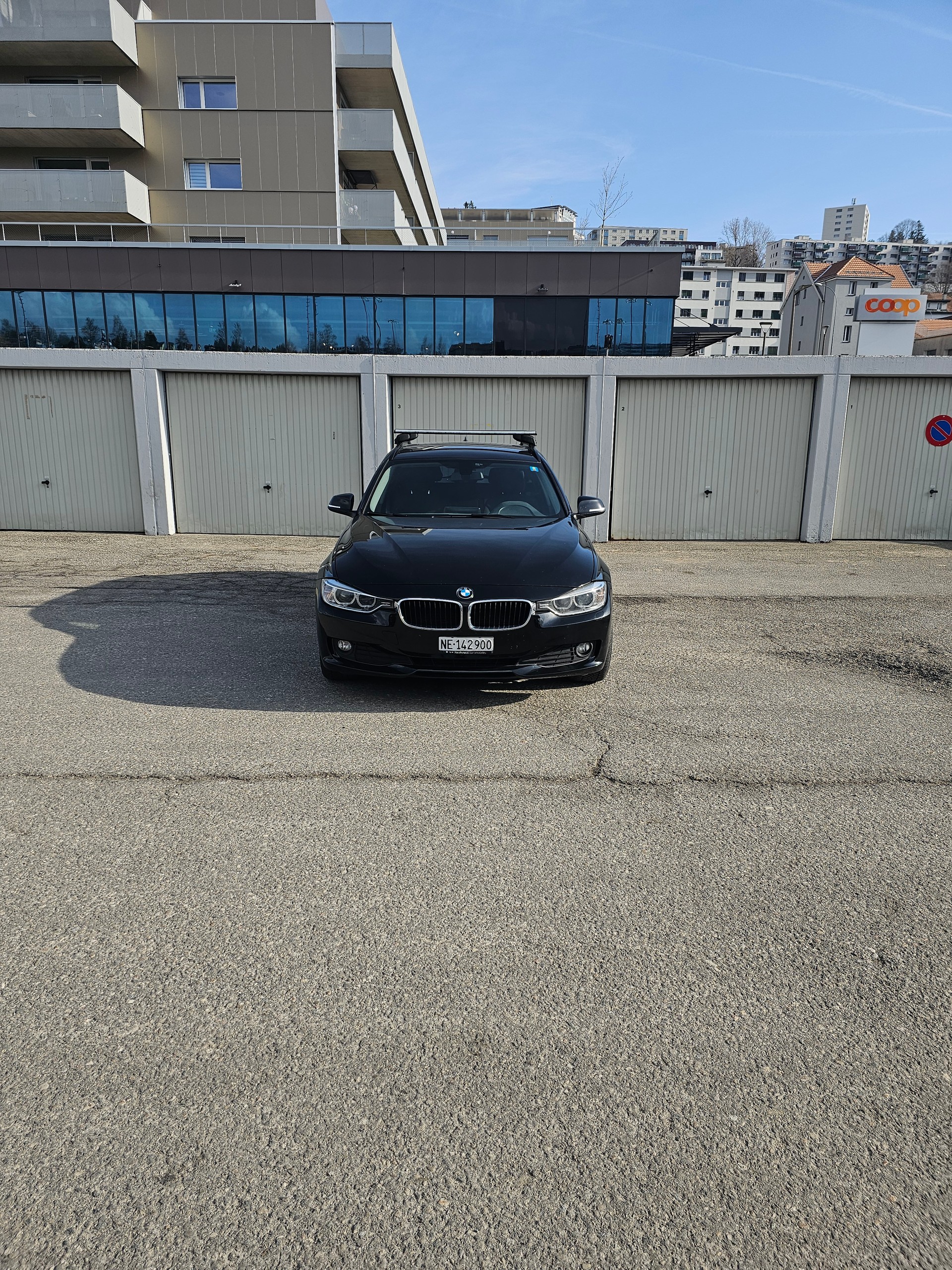 BMW 318d xDrive Touring-image-1