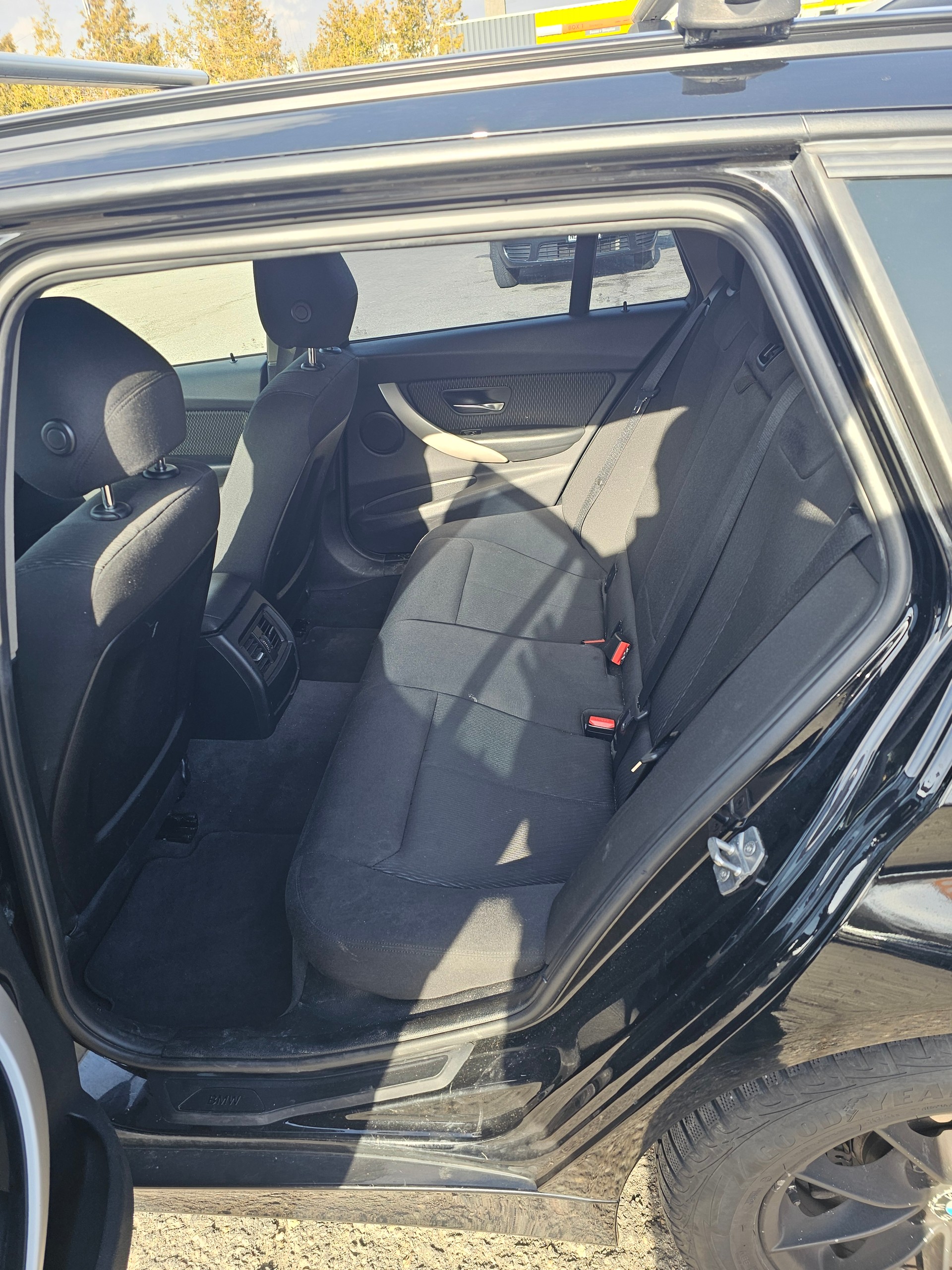 BMW 318d xDrive Touring-image-4