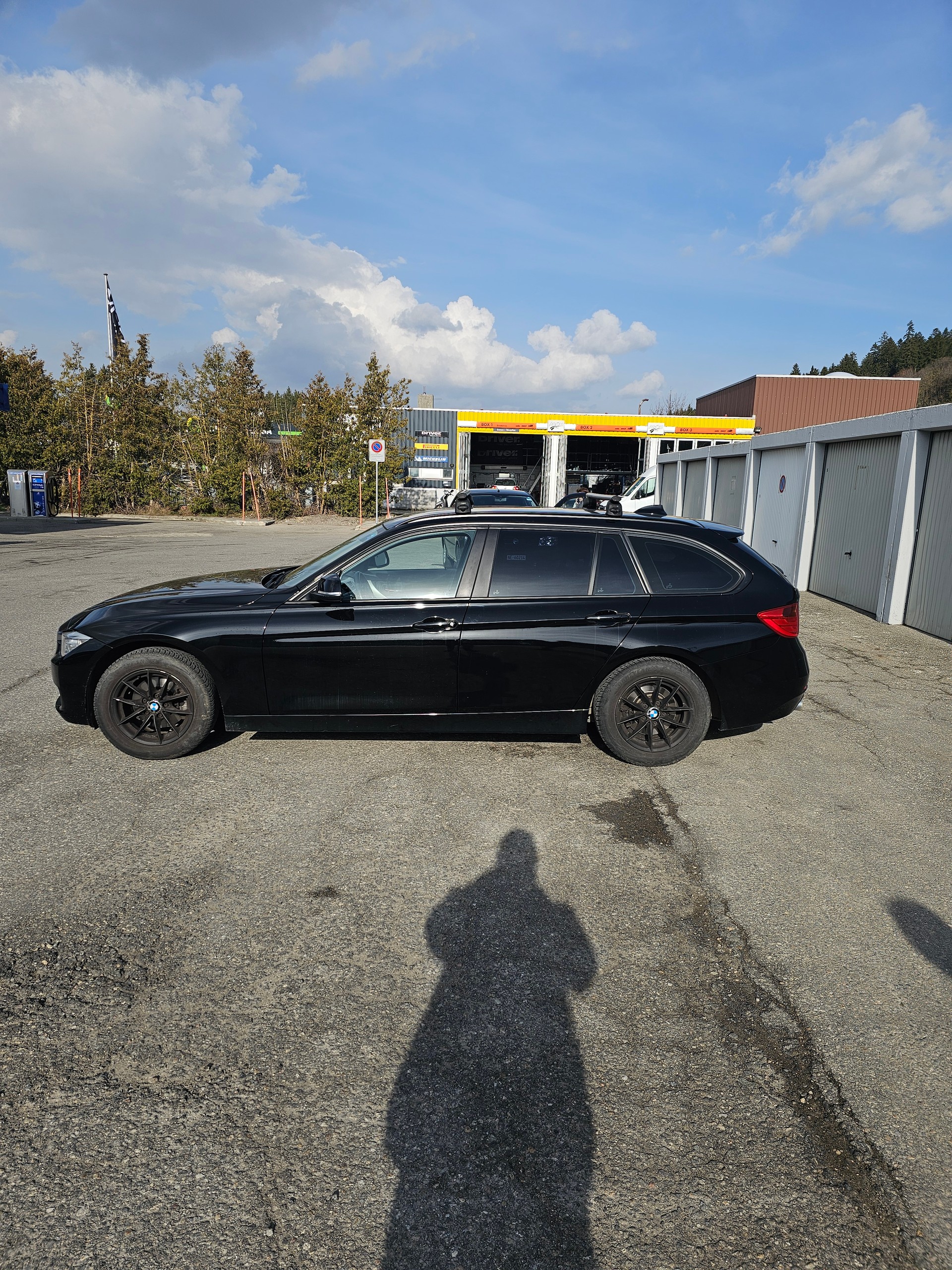 BMW 318d xDrive Touring-image-0