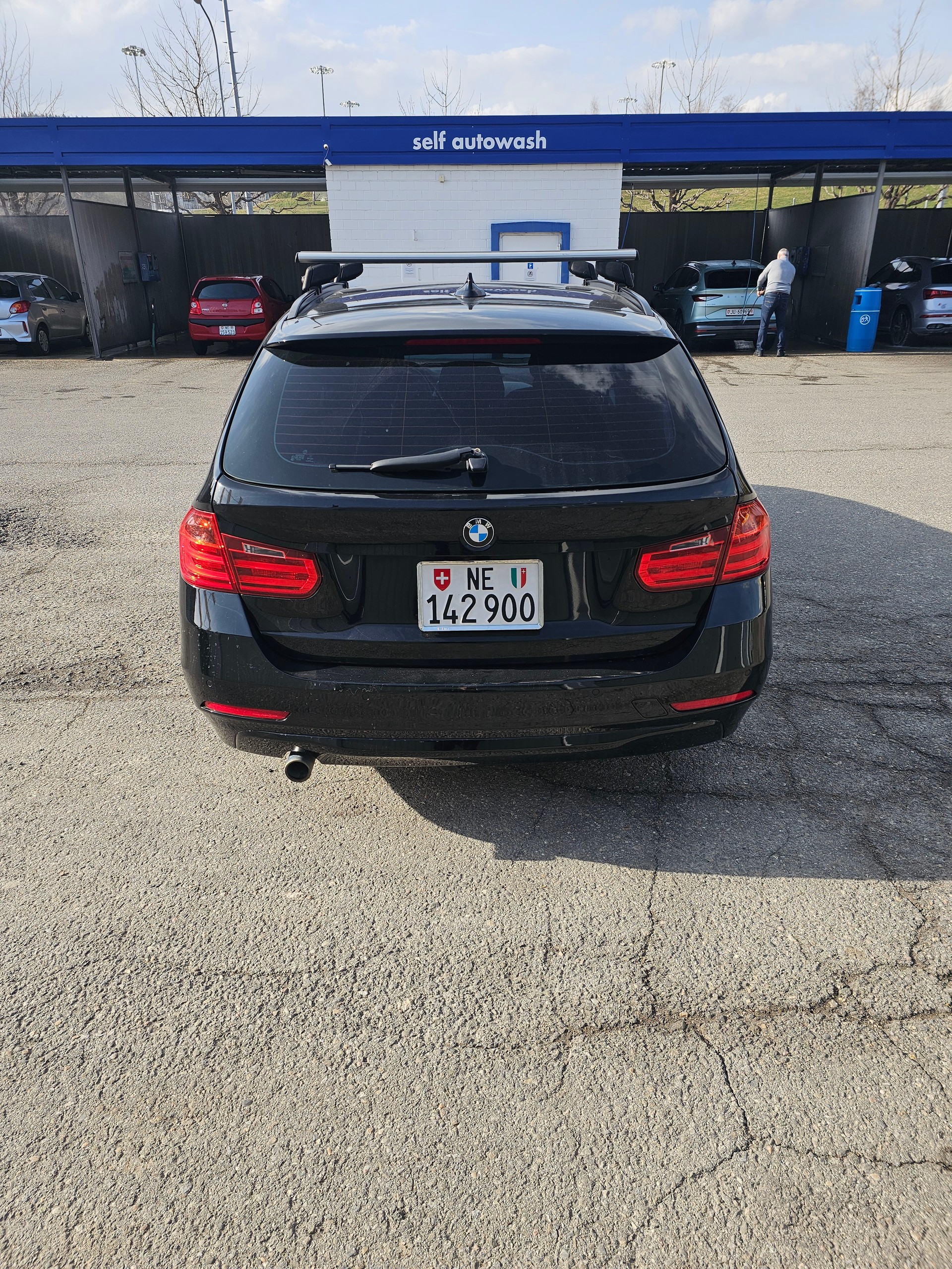 BMW 318d xDrive Touring-image-2