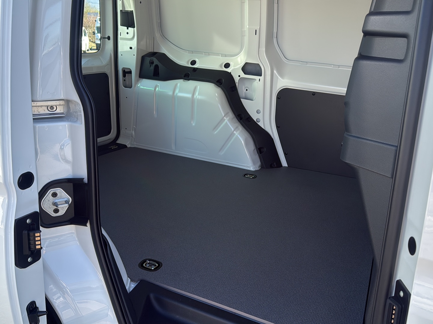 VW Caddy Cargo 2.0TDI 4Motion-image-11