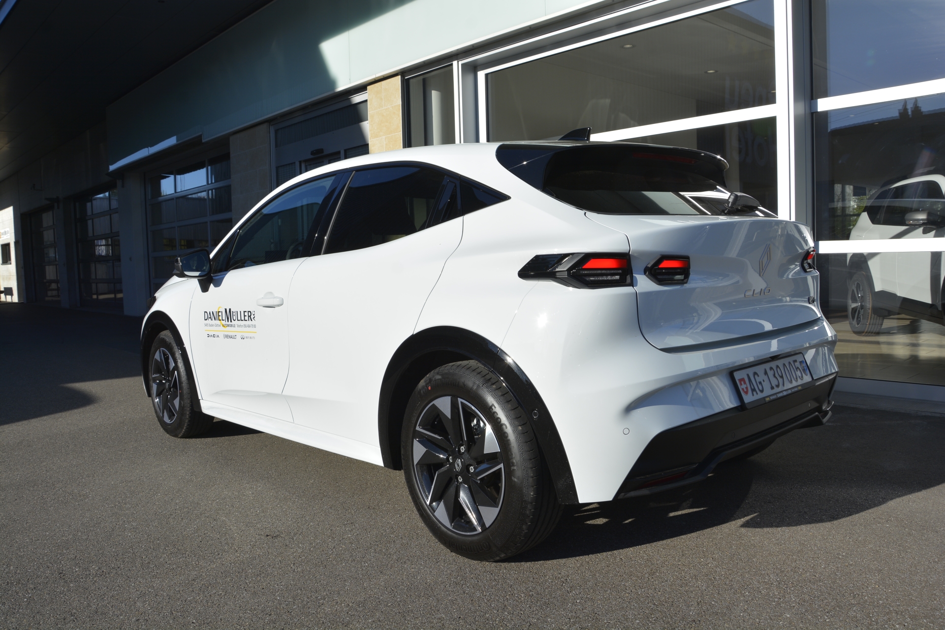 RENAULT CLIO techno full hybrid E-Tech 160-image-3
