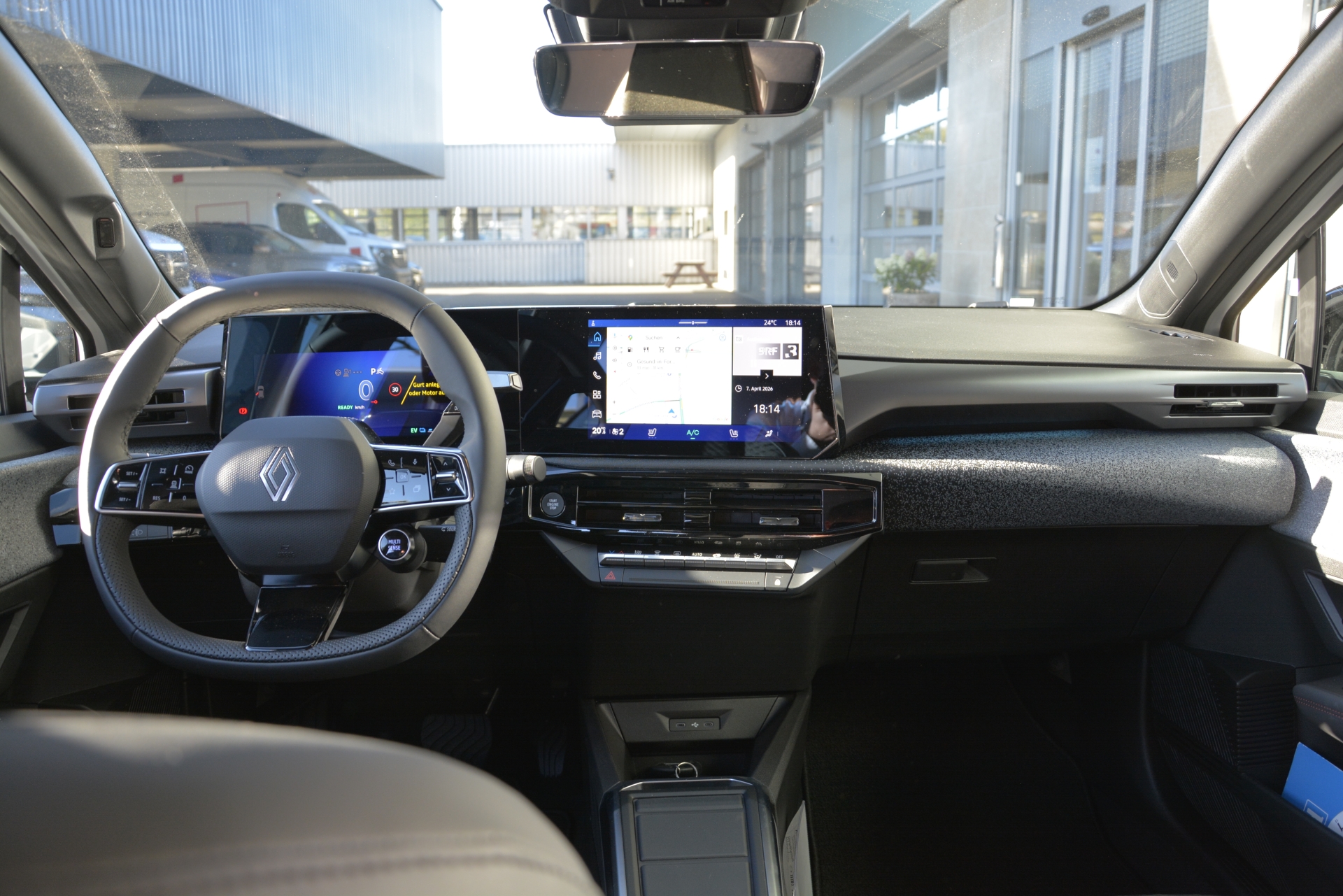 RENAULT CLIO techno full hybrid E-Tech 160-image-5