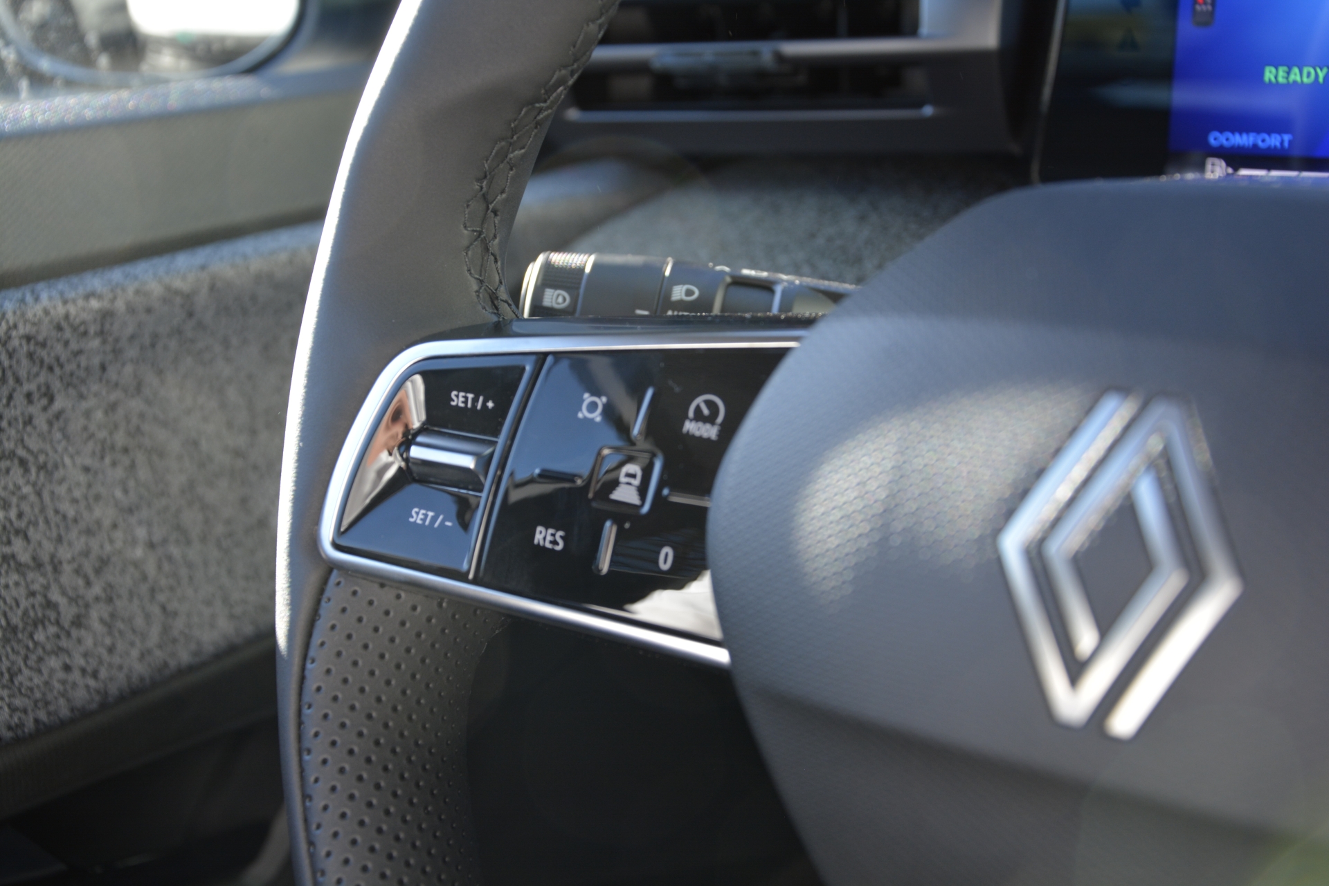 RENAULT CLIO techno full hybrid E-Tech 160-image-11