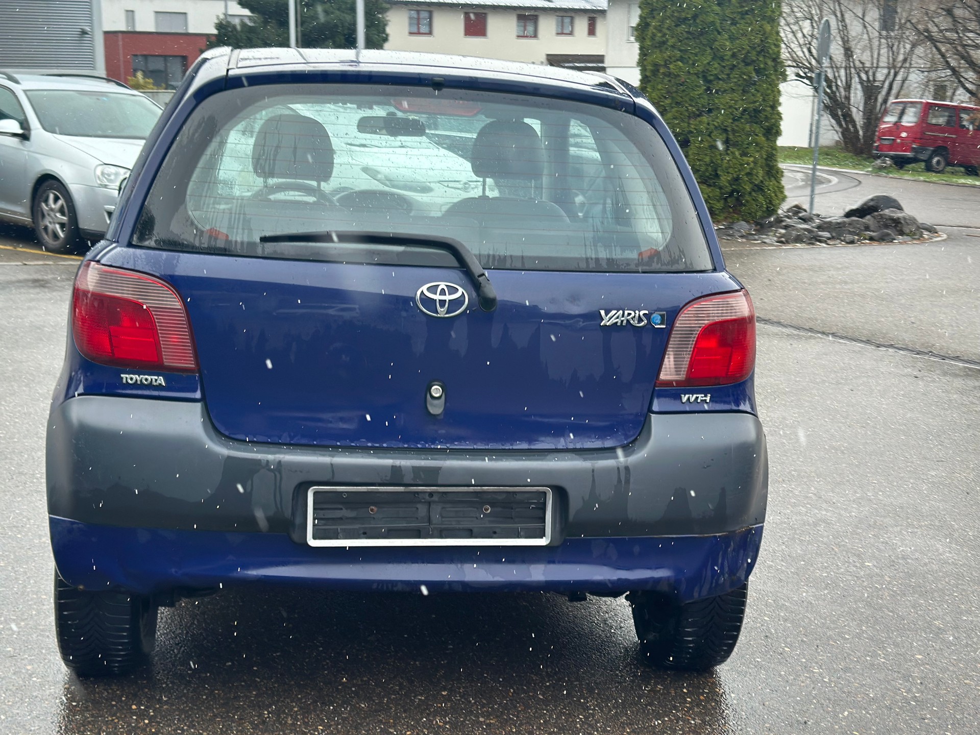 TOYOTA Yaris 1.0 Linea Sol-image-6