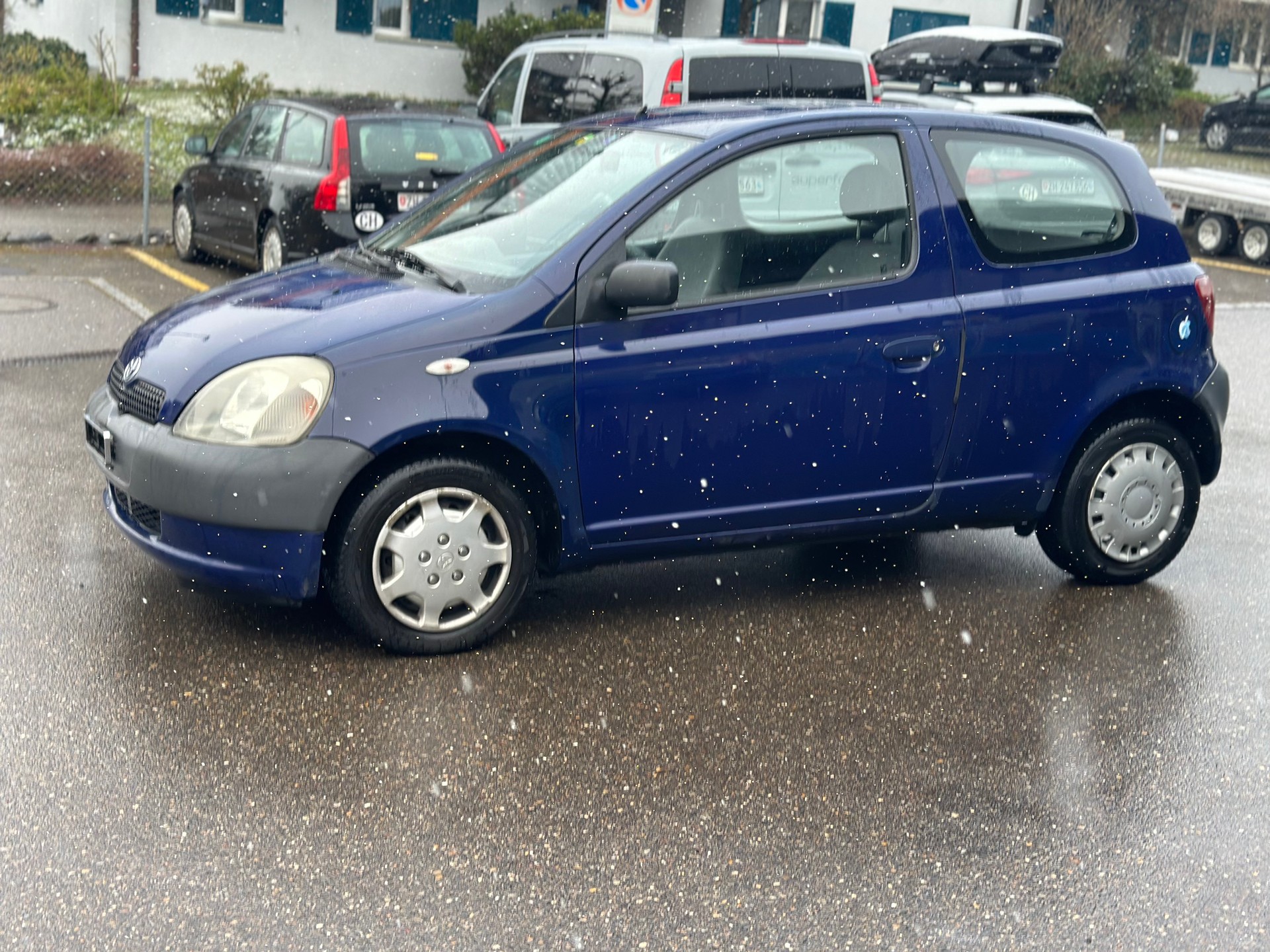 TOYOTA Yaris 1.0 Linea Sol-image-1