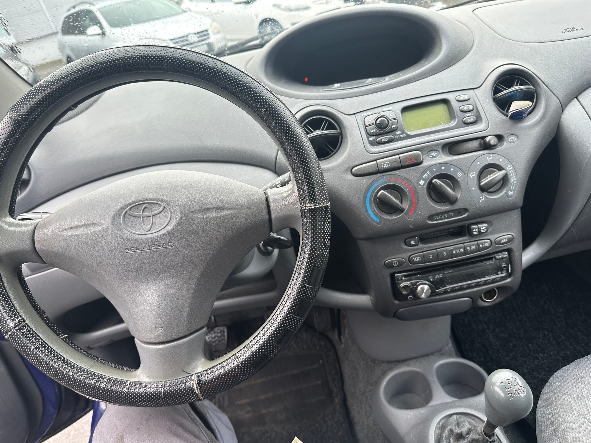 TOYOTA Yaris 1.0 Linea Sol-image-9