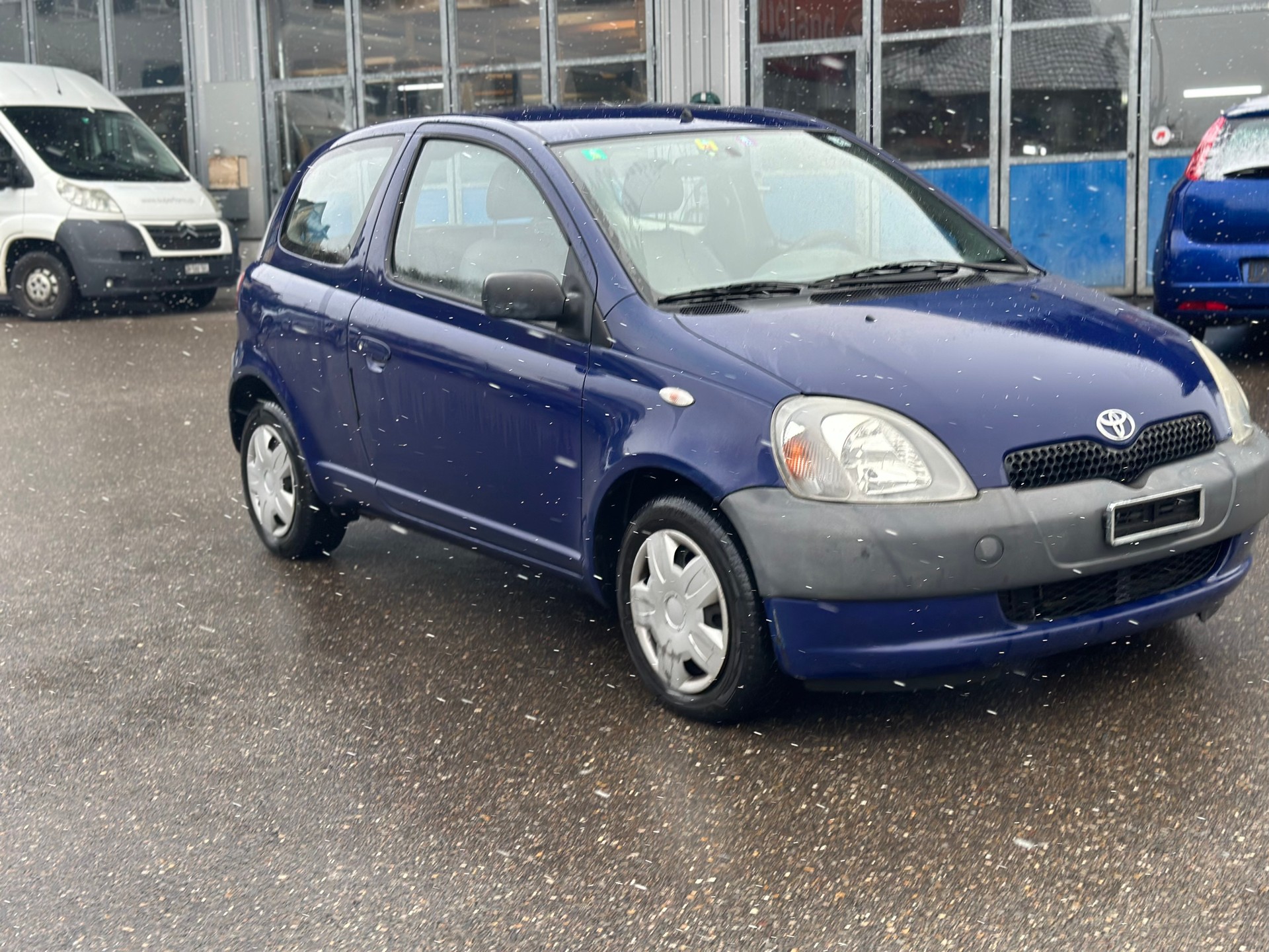 TOYOTA Yaris 1.0 Linea Sol-image-3