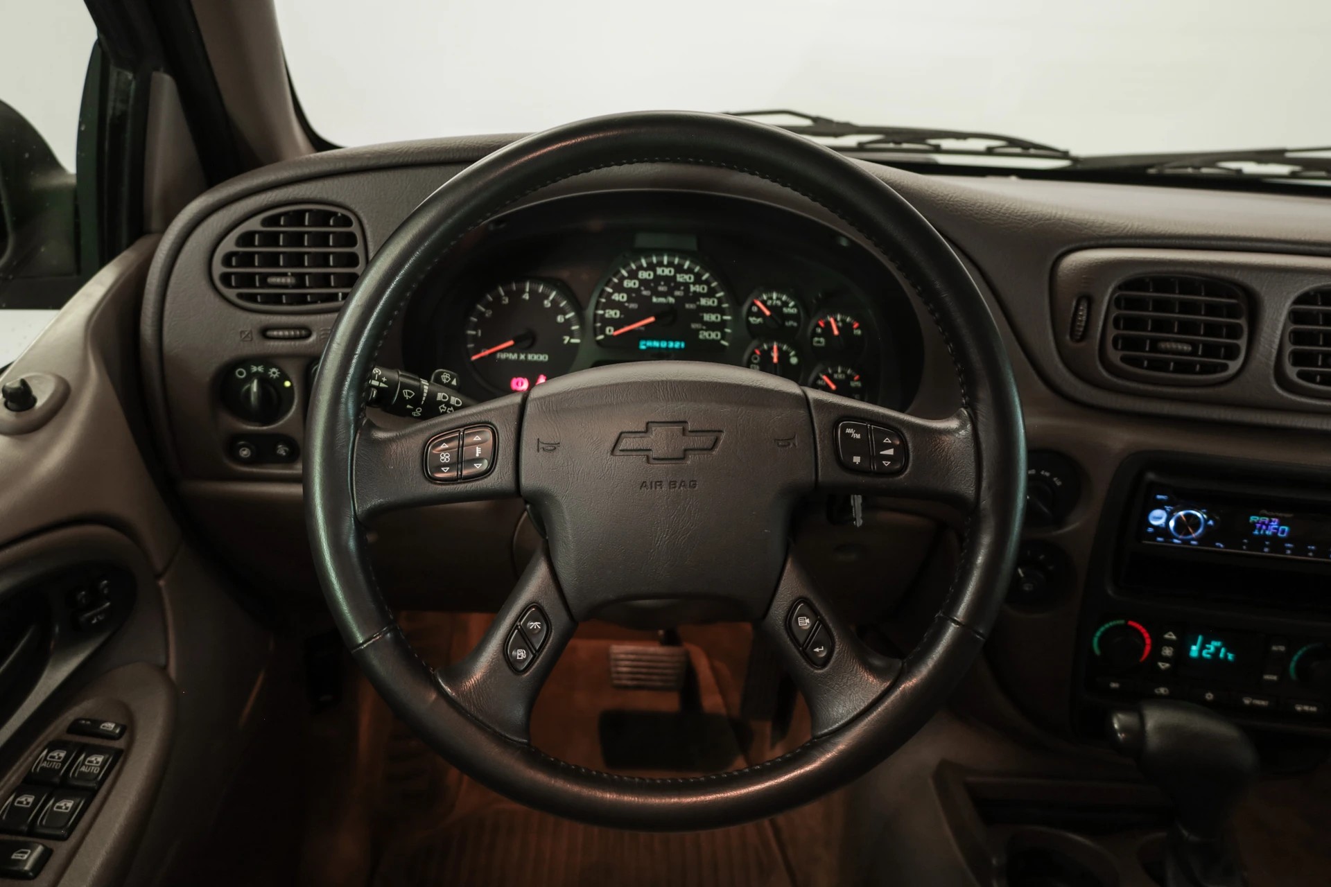 CHEVROLET TrailBlazer 4.2 LTZ-image-9