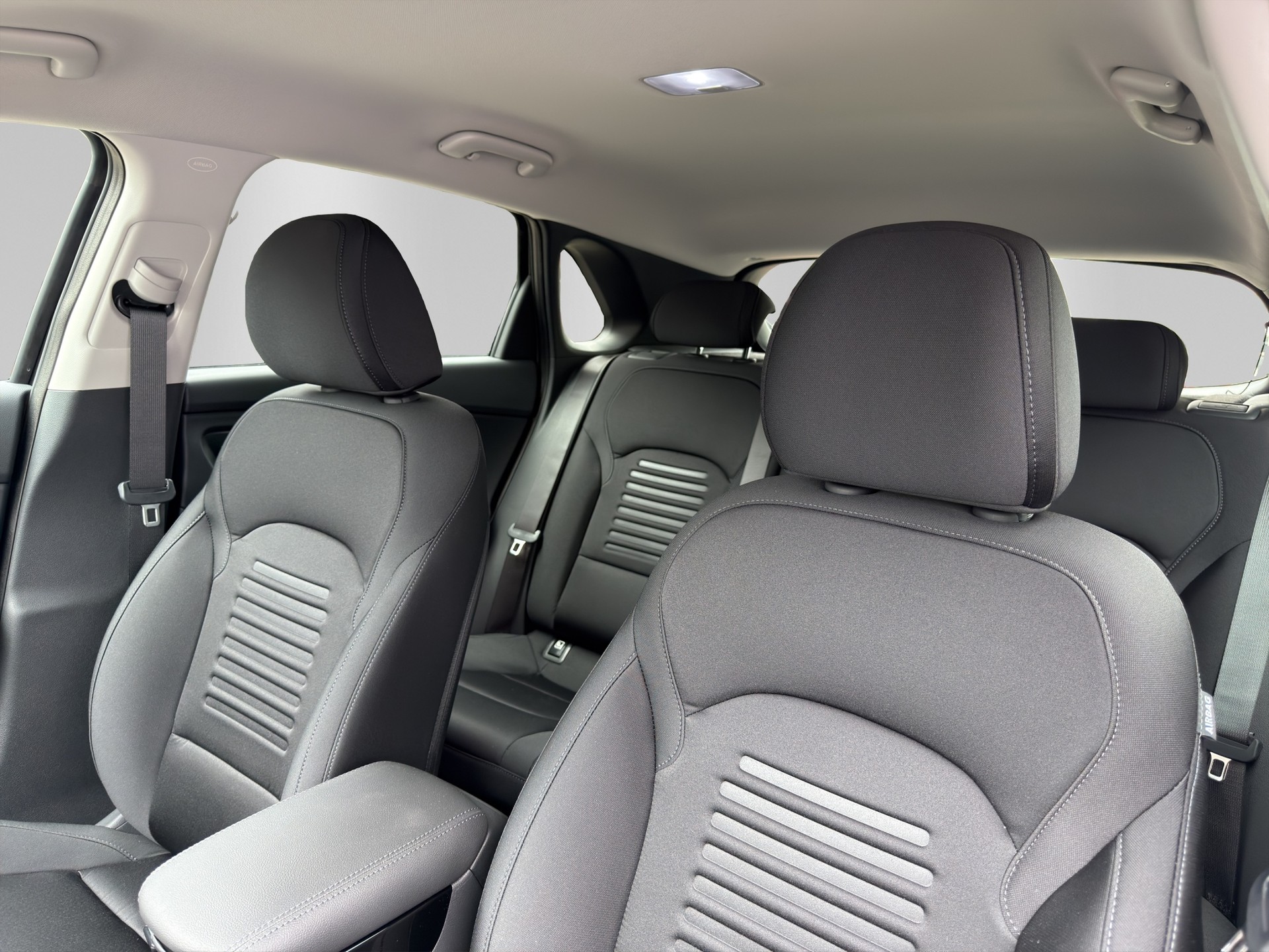 HYUNDAI i30 1.5 T-GDi Amplia DCT-image-12