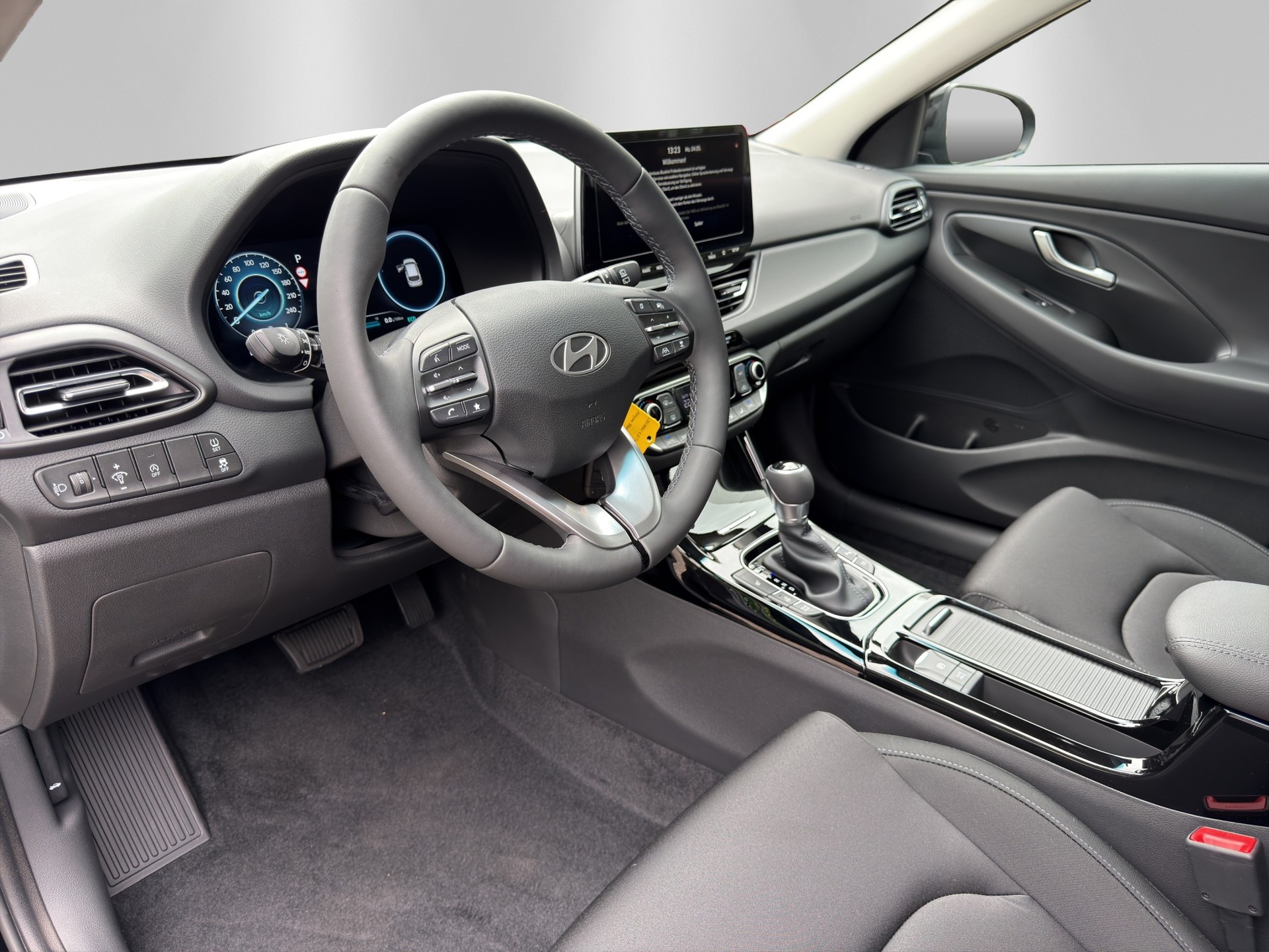 HYUNDAI i30 1.5 T-GDi Amplia DCT-image-13