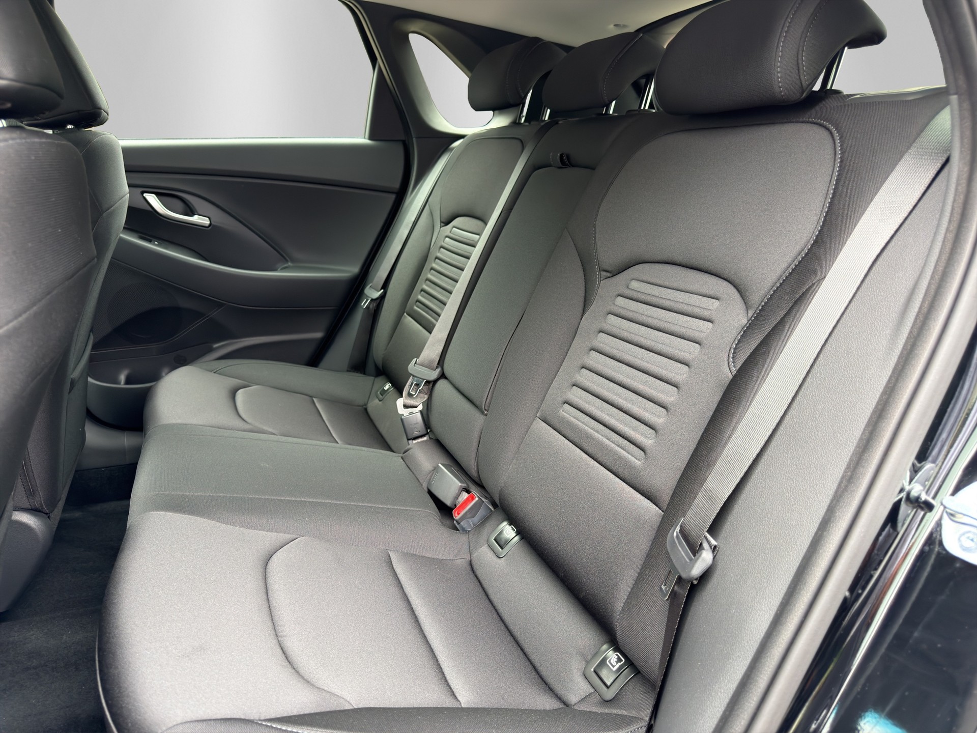 HYUNDAI i30 1.5 T-GDi Amplia DCT-image-10