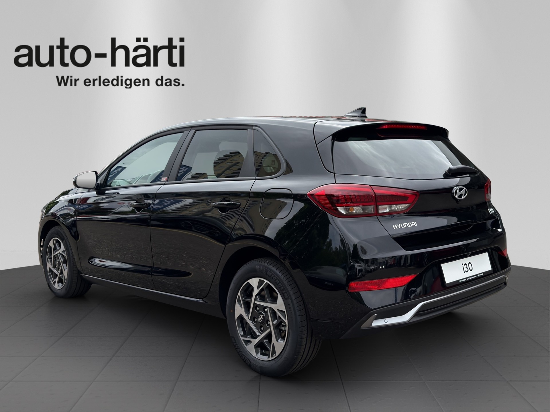 HYUNDAI i30 1.5 T-GDi Amplia DCT-image-2