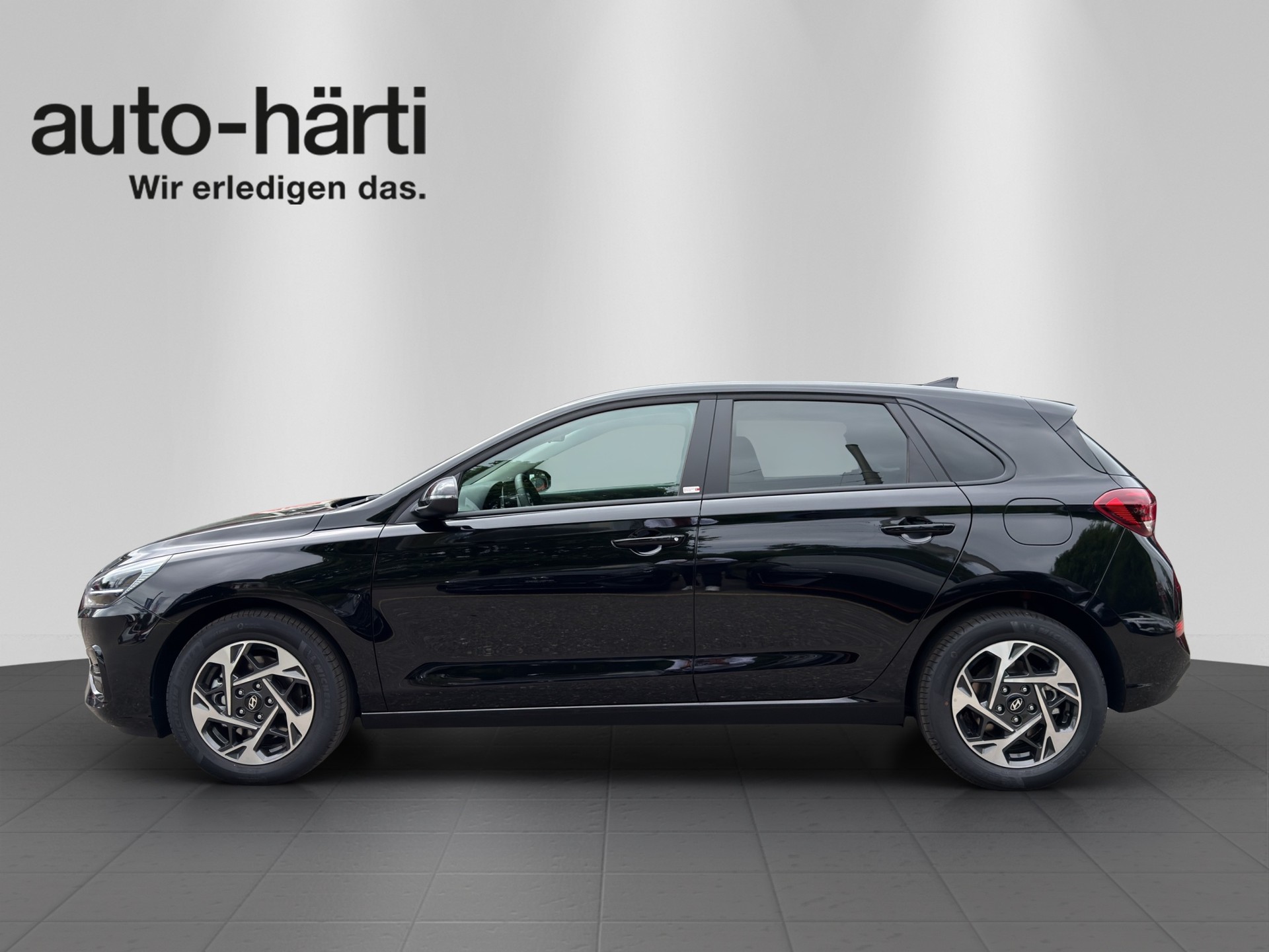 HYUNDAI i30 1.5 T-GDi Amplia DCT-image-1