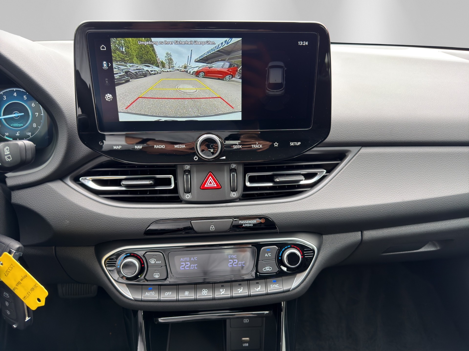 HYUNDAI i30 1.5 T-GDi Amplia DCT-image-17